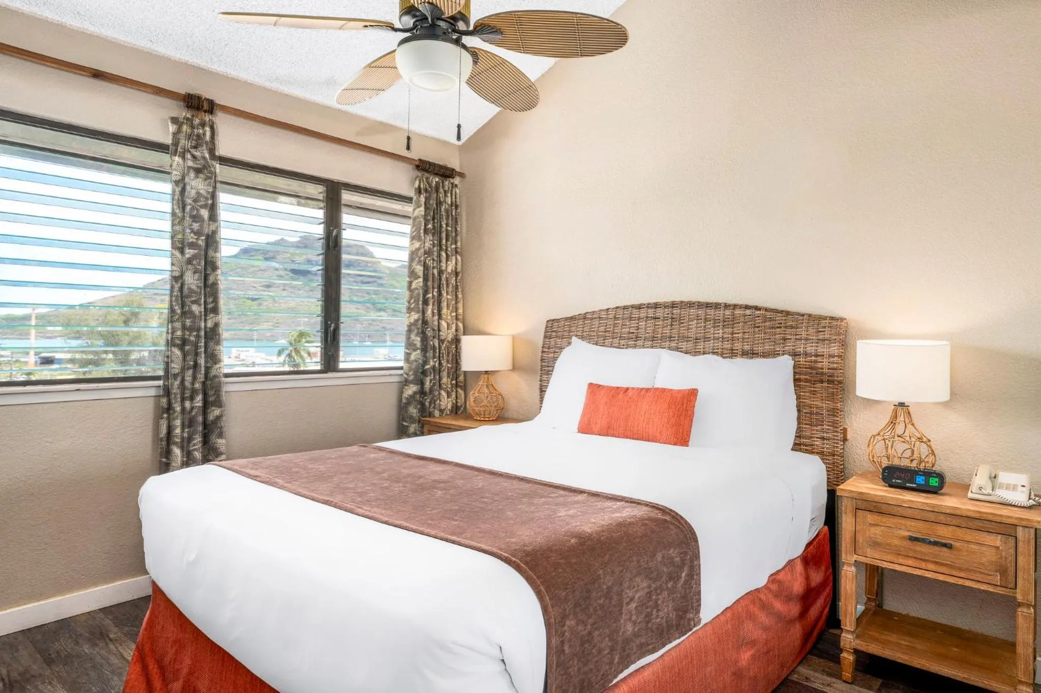 Photo of the whole room, Bed in Banyan Harbor Resort