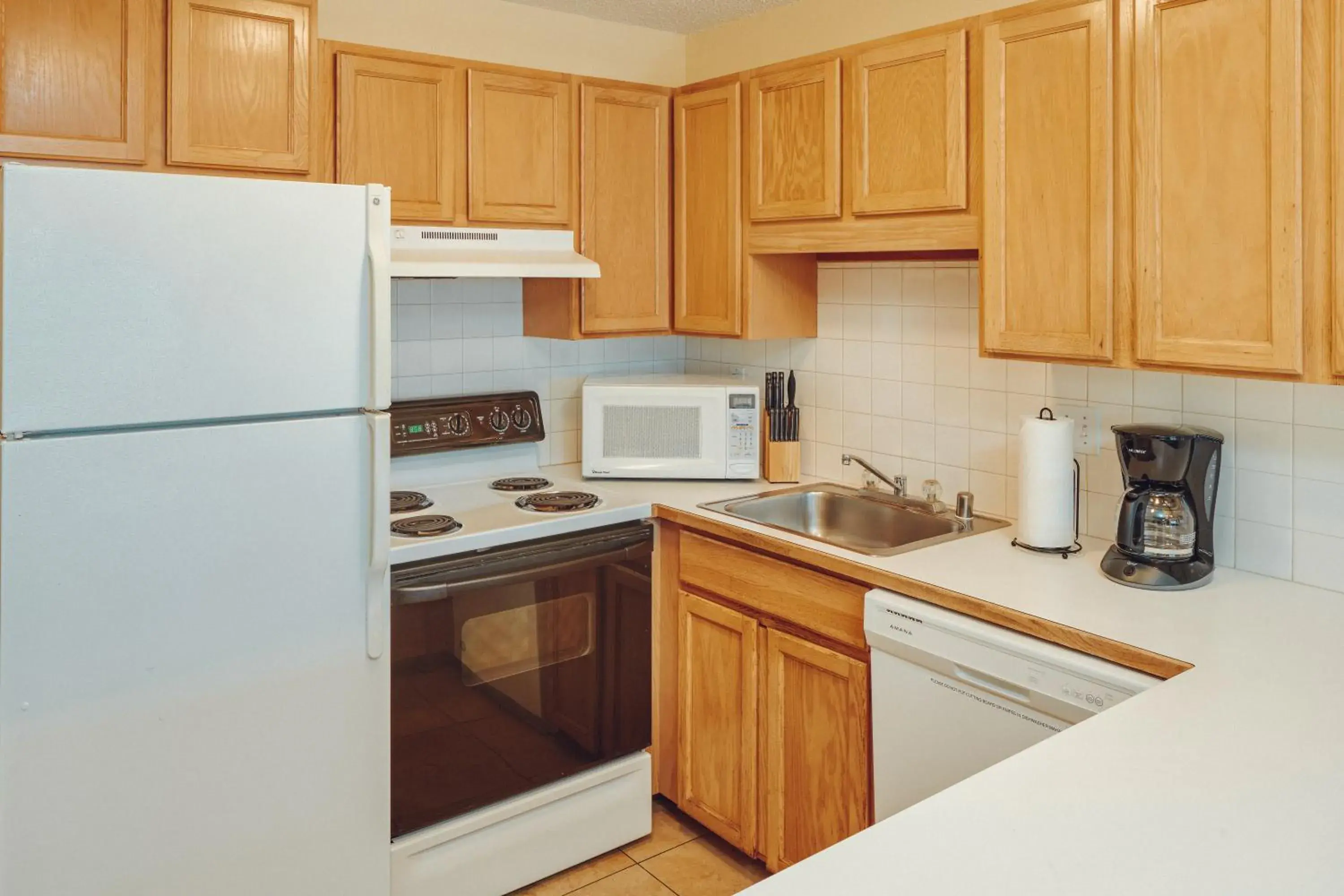 Kitchen or kitchenette in Banyan Harbor Resort Kitchen or kitchenette in Banyan Harbor Resort