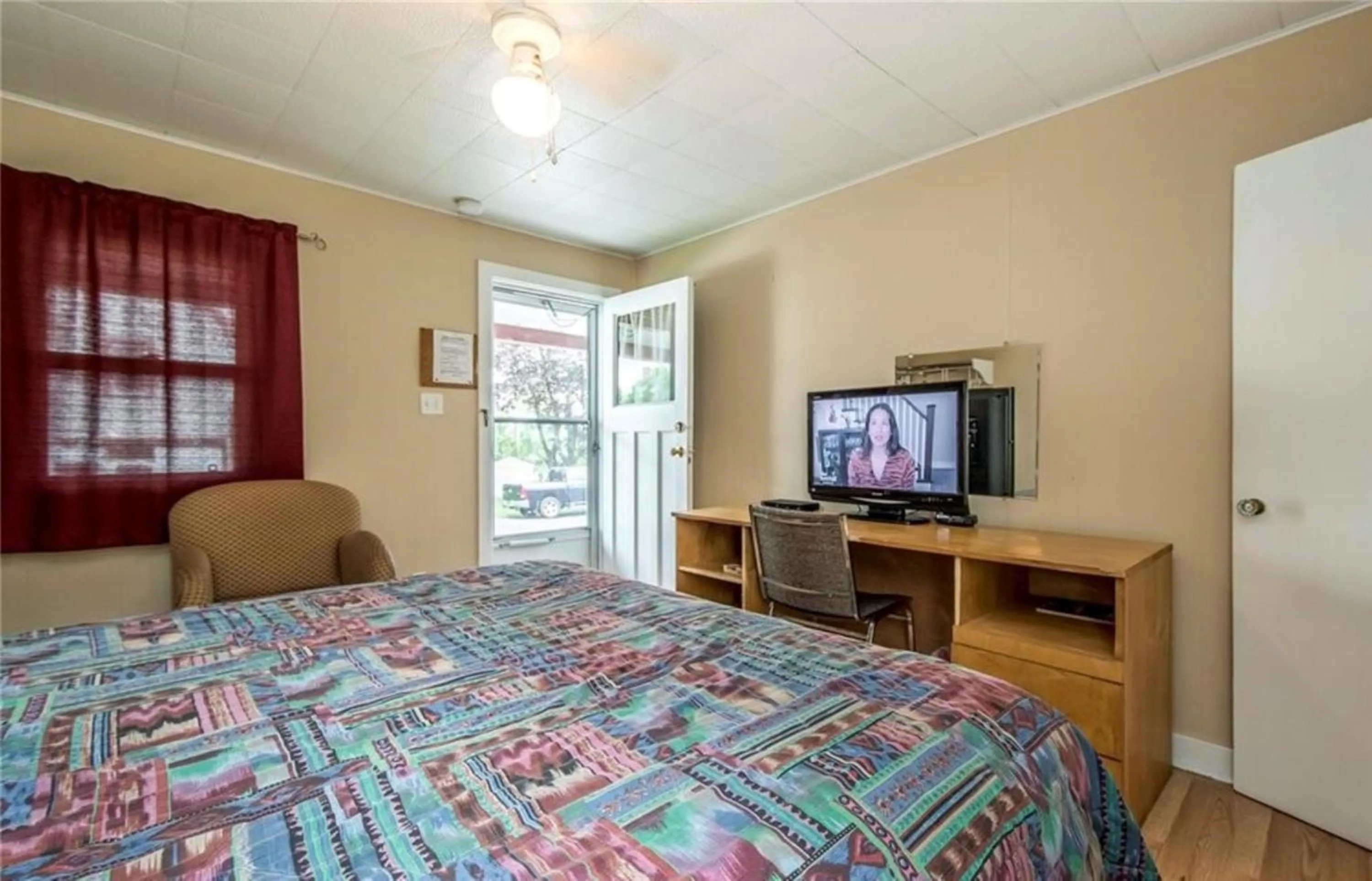 Bedroom, Bed in Regent Motel