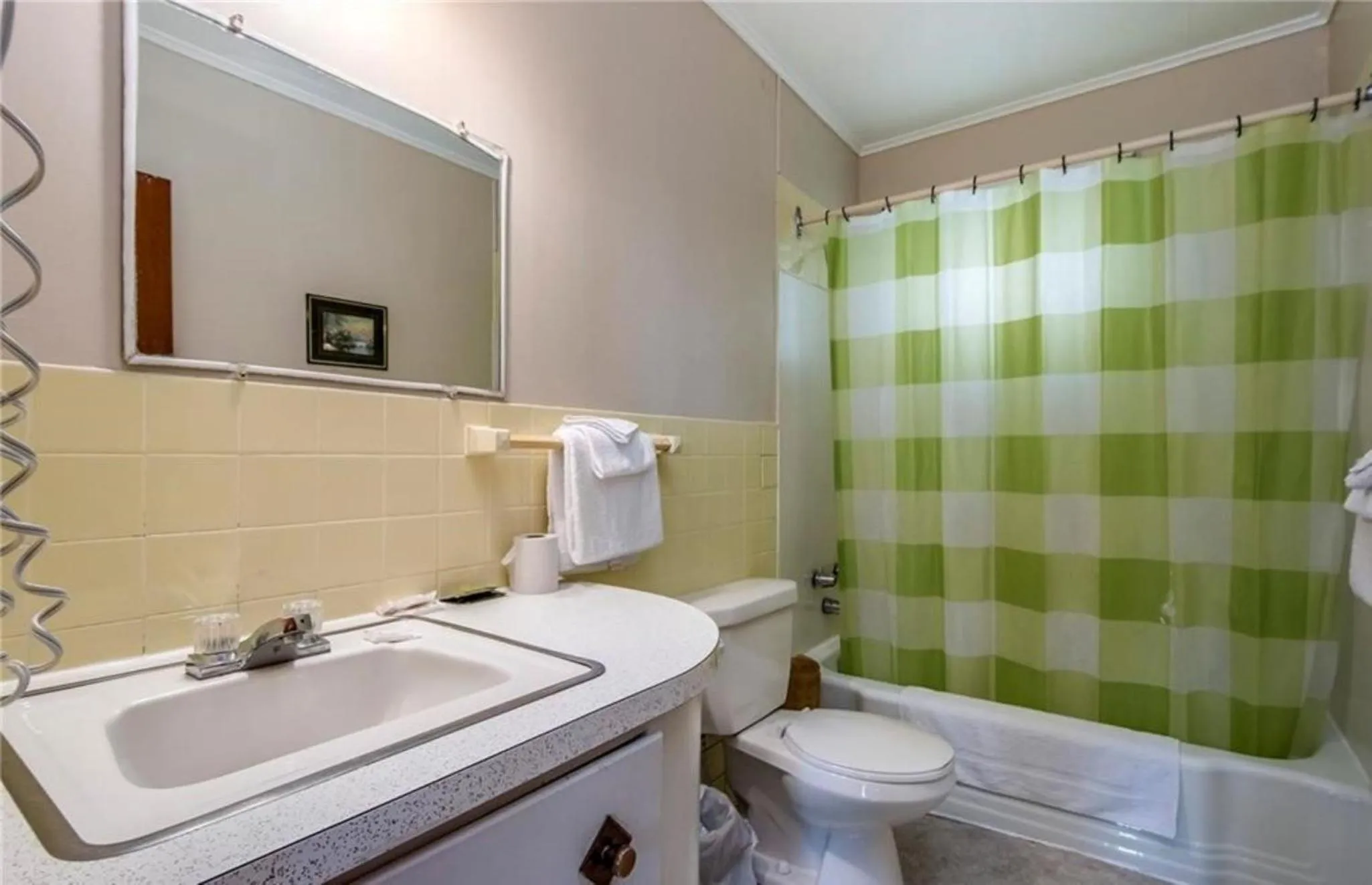 Bathroom in Regent Motel