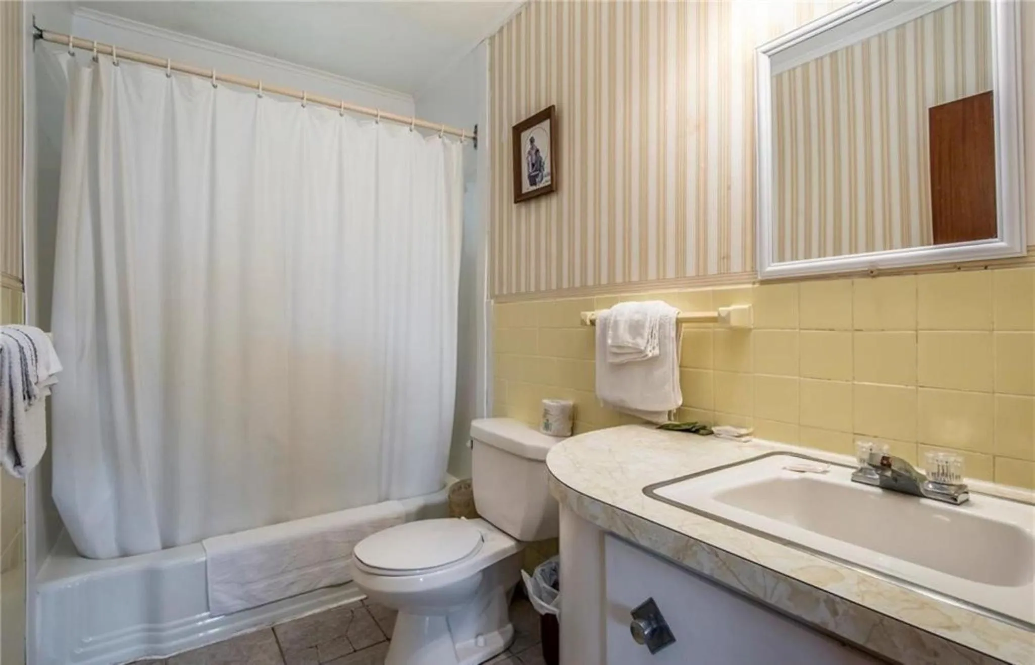 Bathroom in Regent Motel