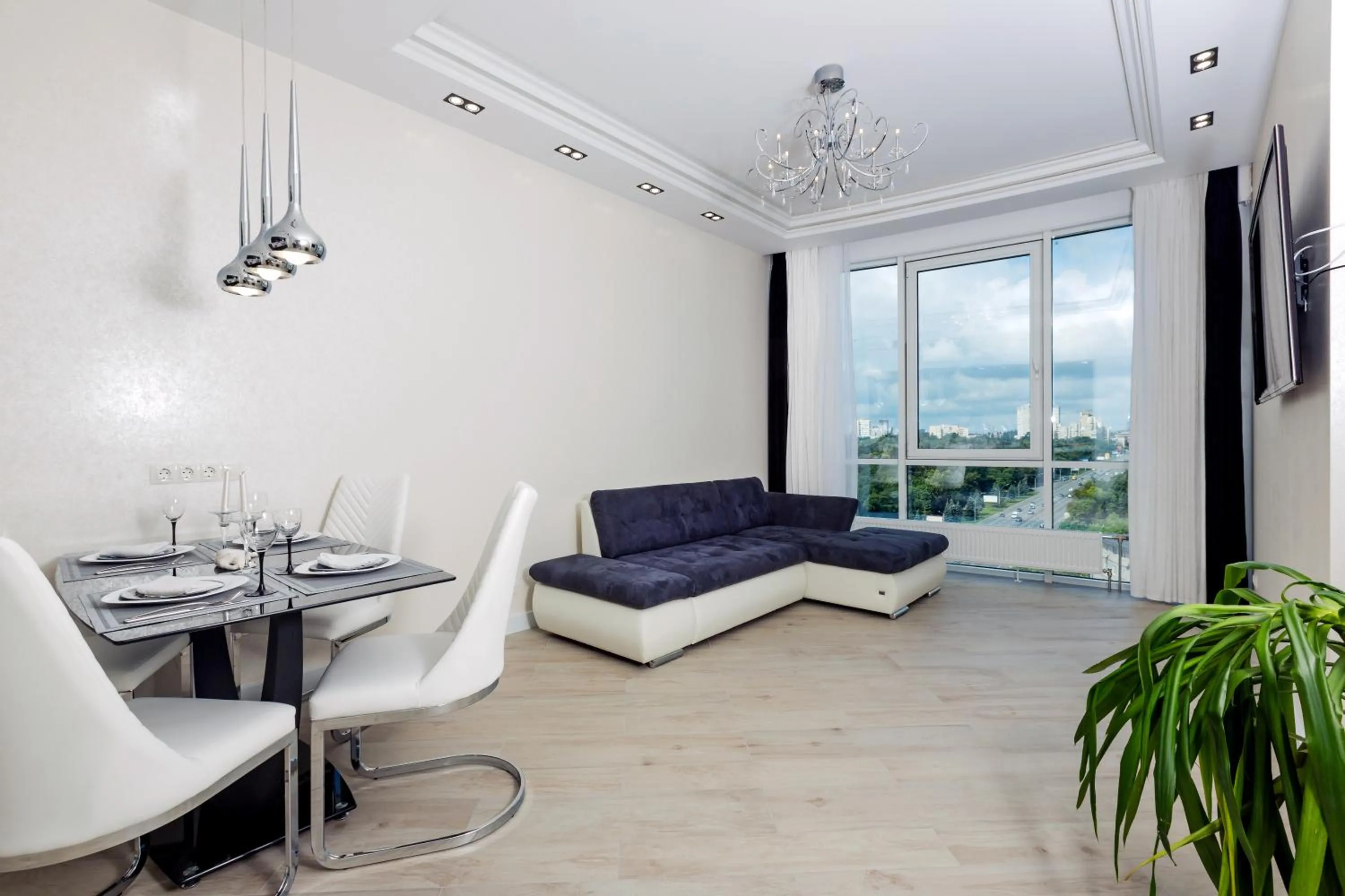 Black&White Apartment in Smart Plaza