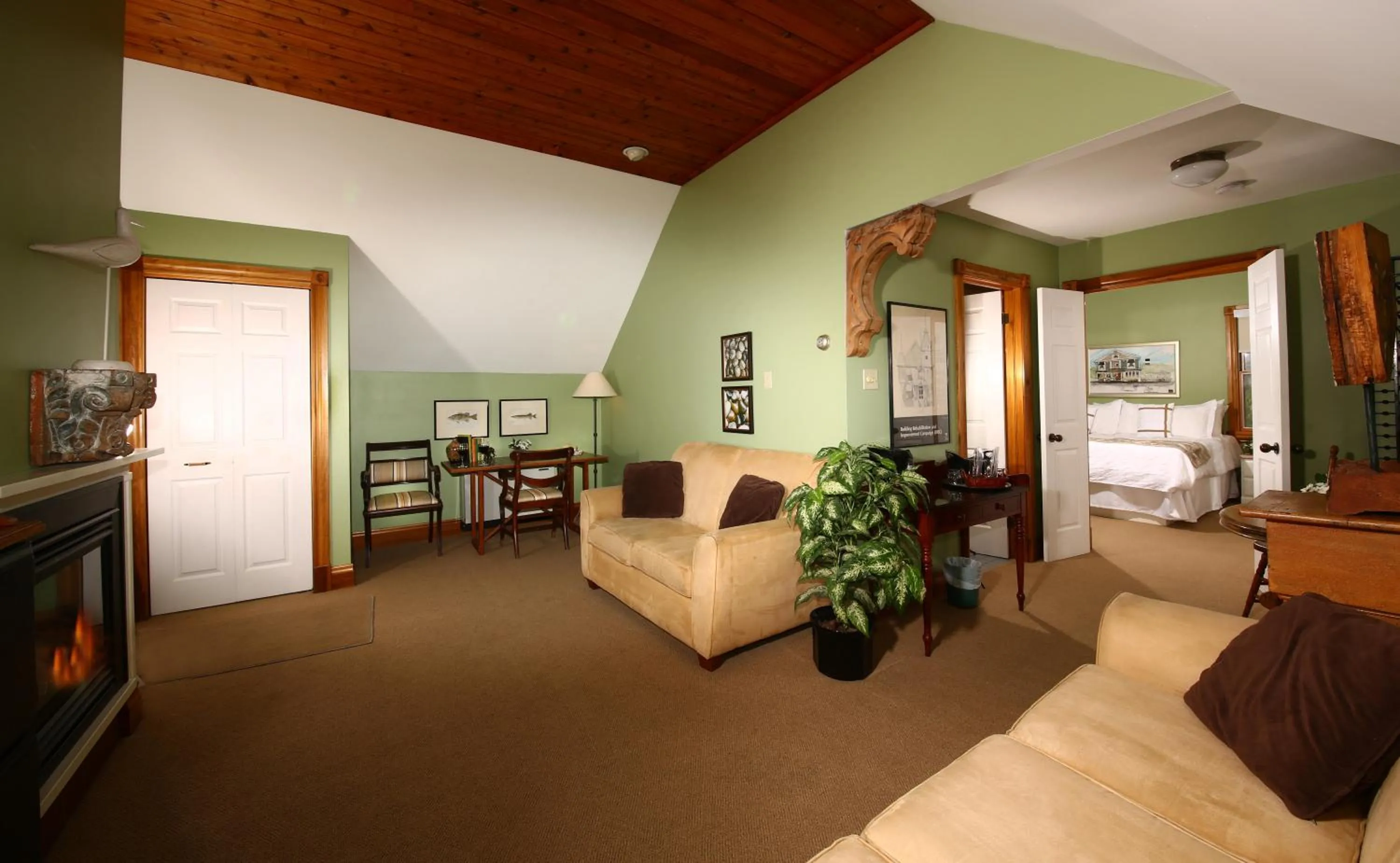 Bed in Kettle Creek Inn