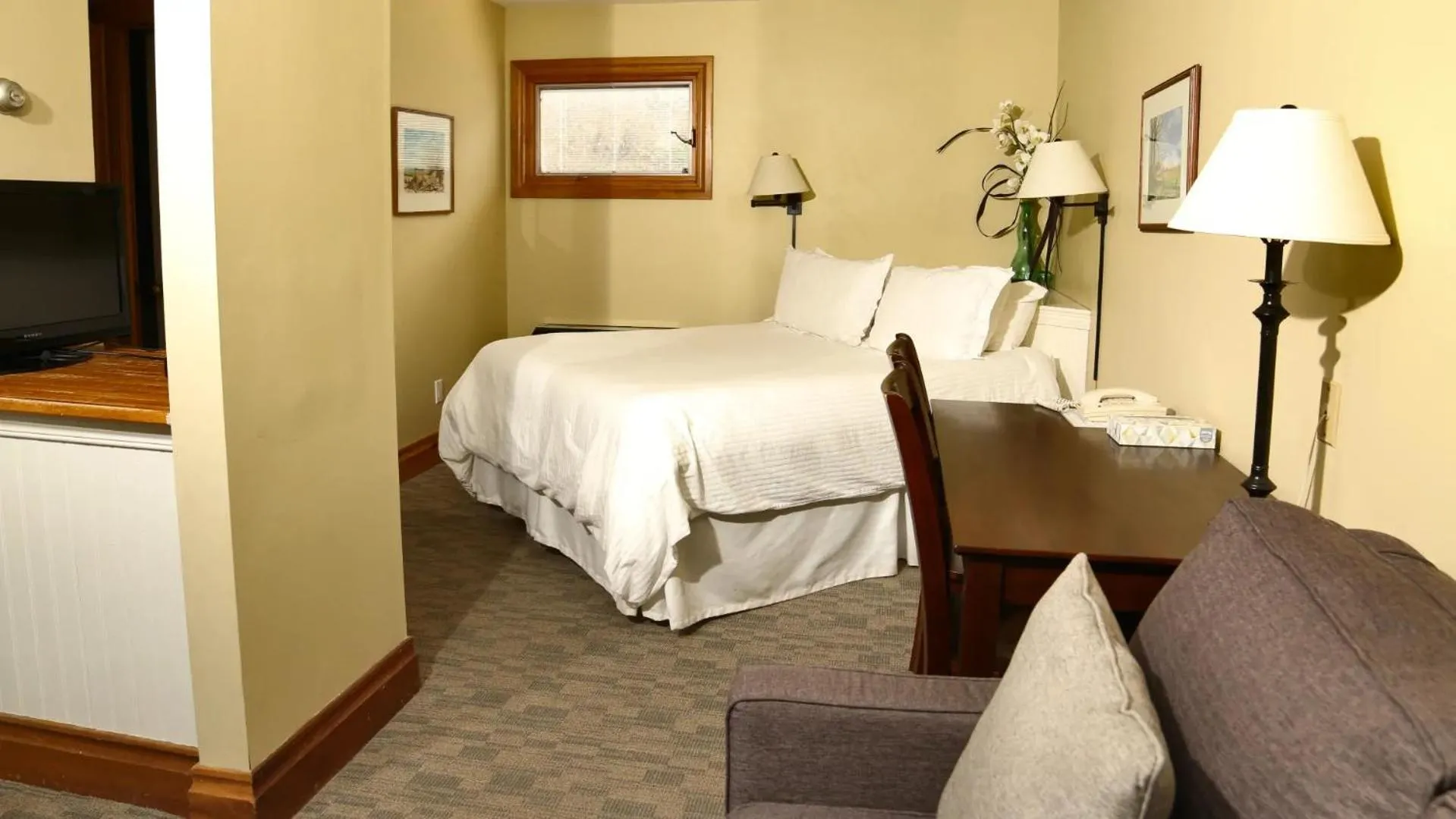 Bed in Kettle Creek Inn