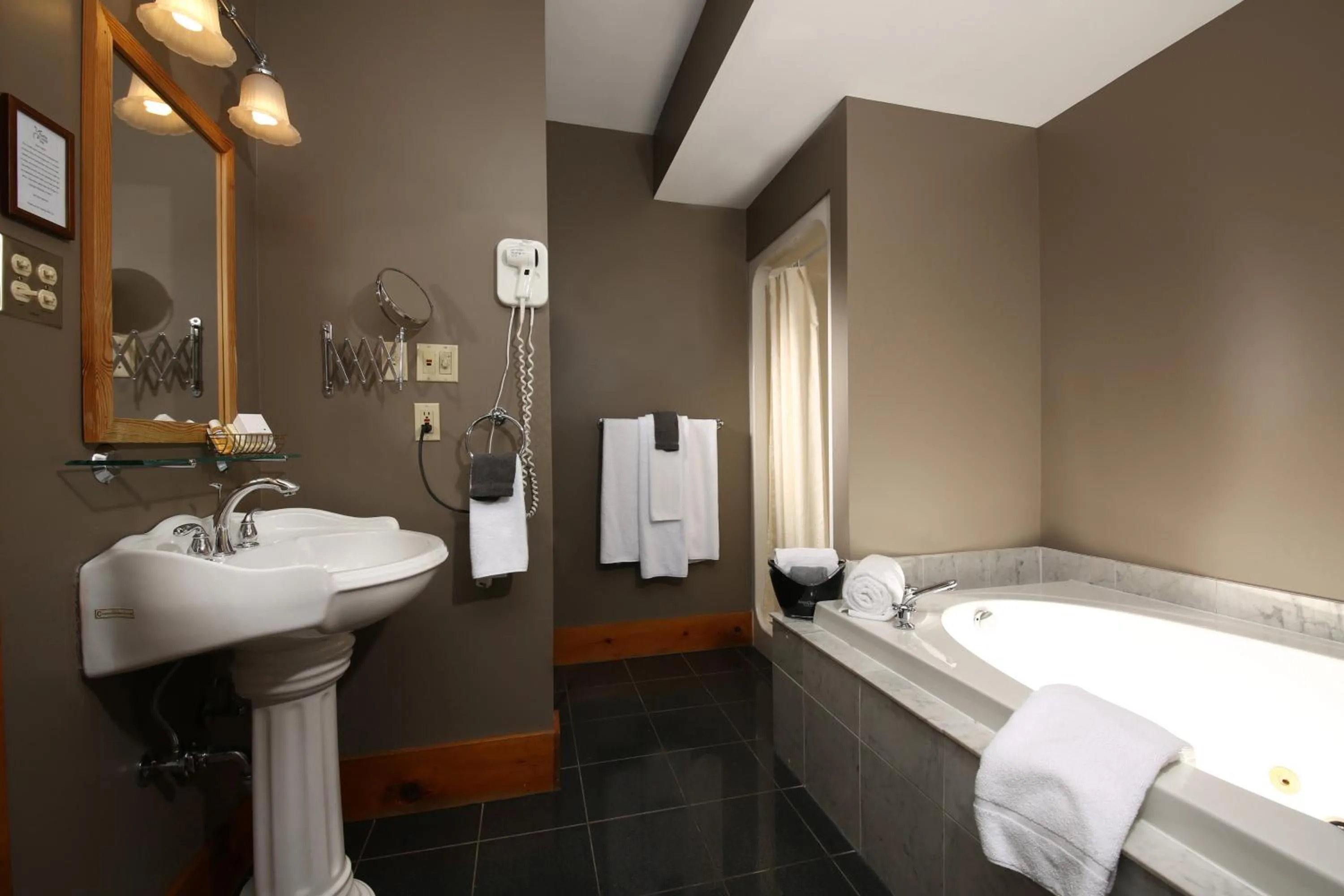 Bed in Kettle Creek Inn