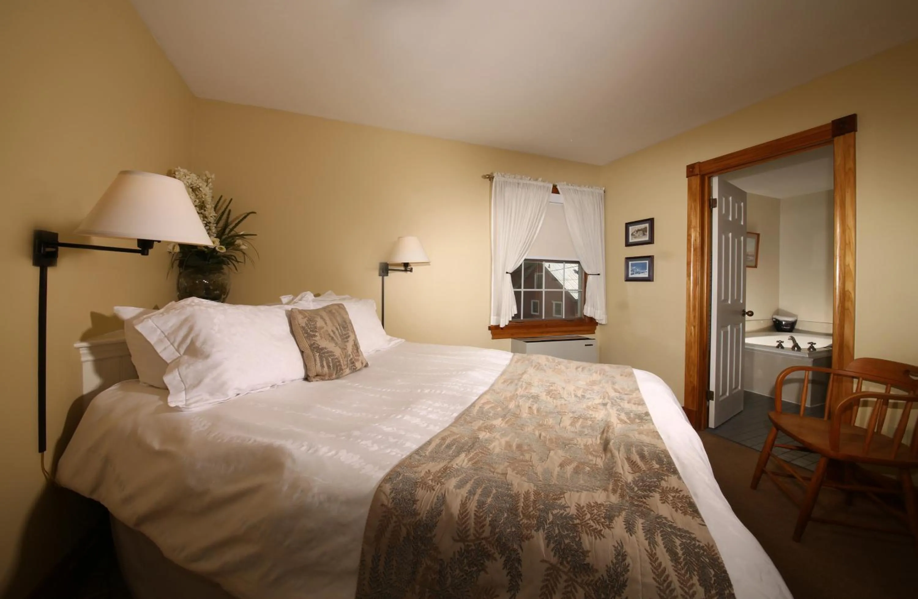 Bed in Kettle Creek Inn