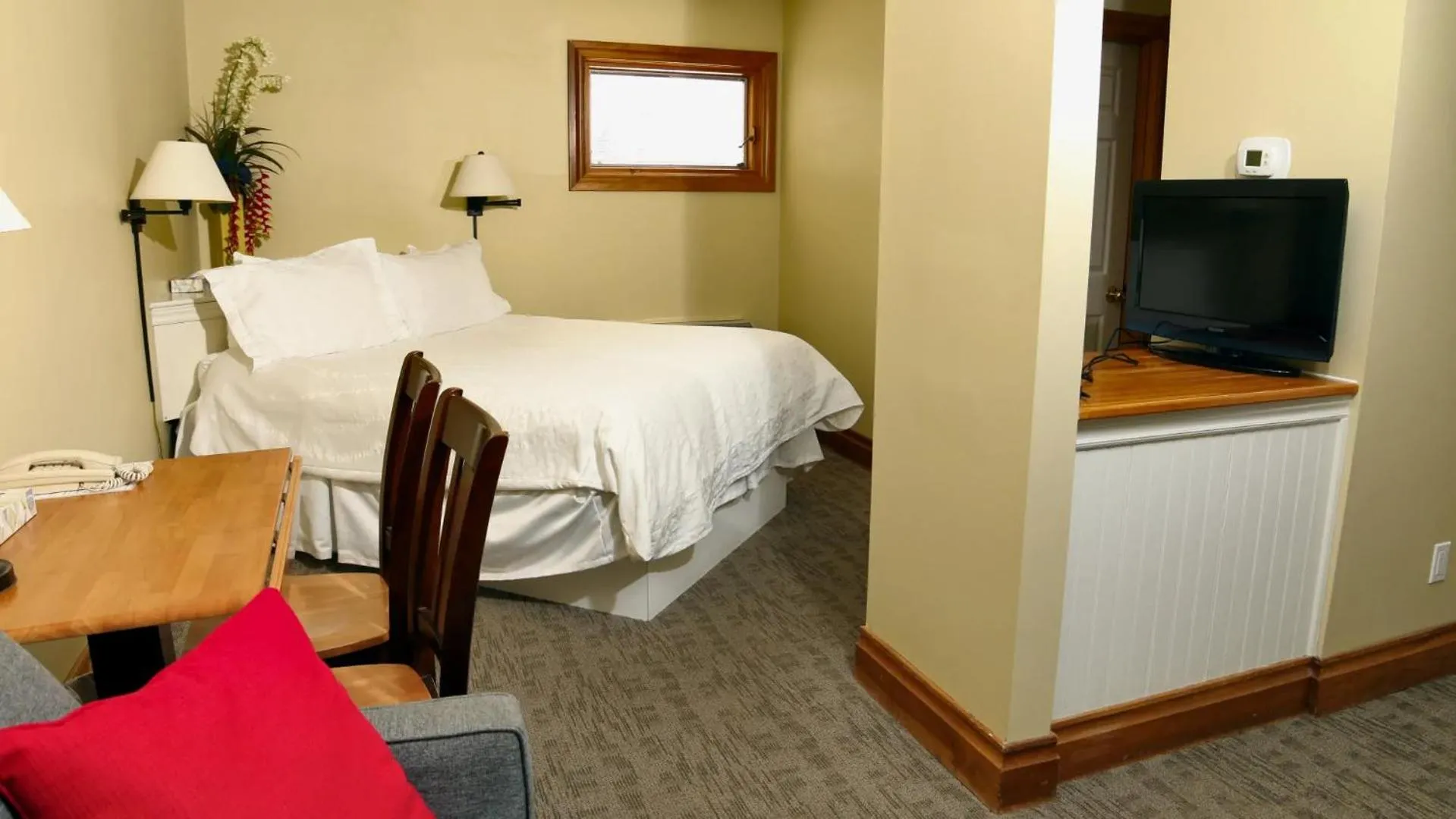 Bed in Kettle Creek Inn