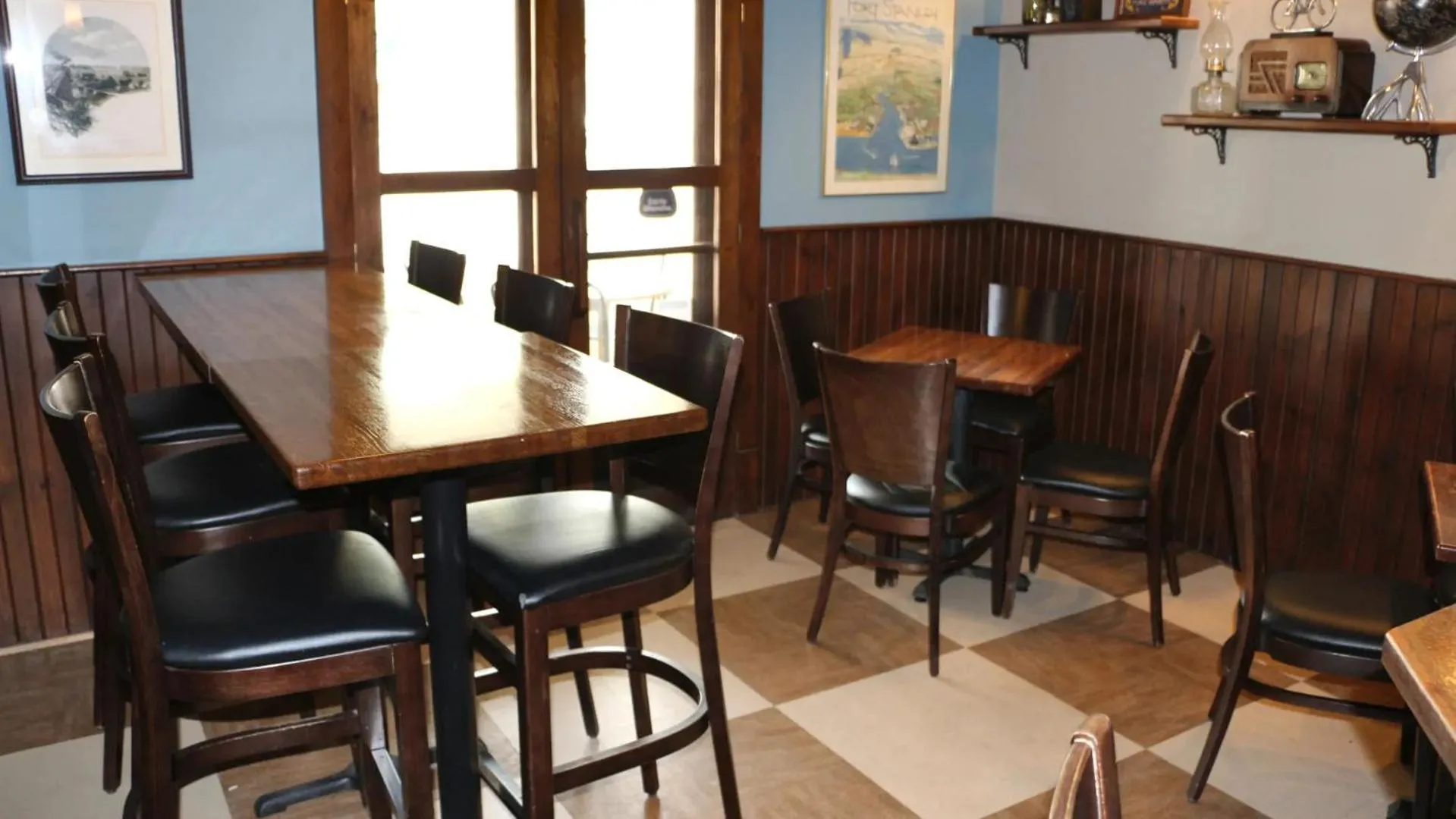 Lounge or bar in Kettle Creek Inn