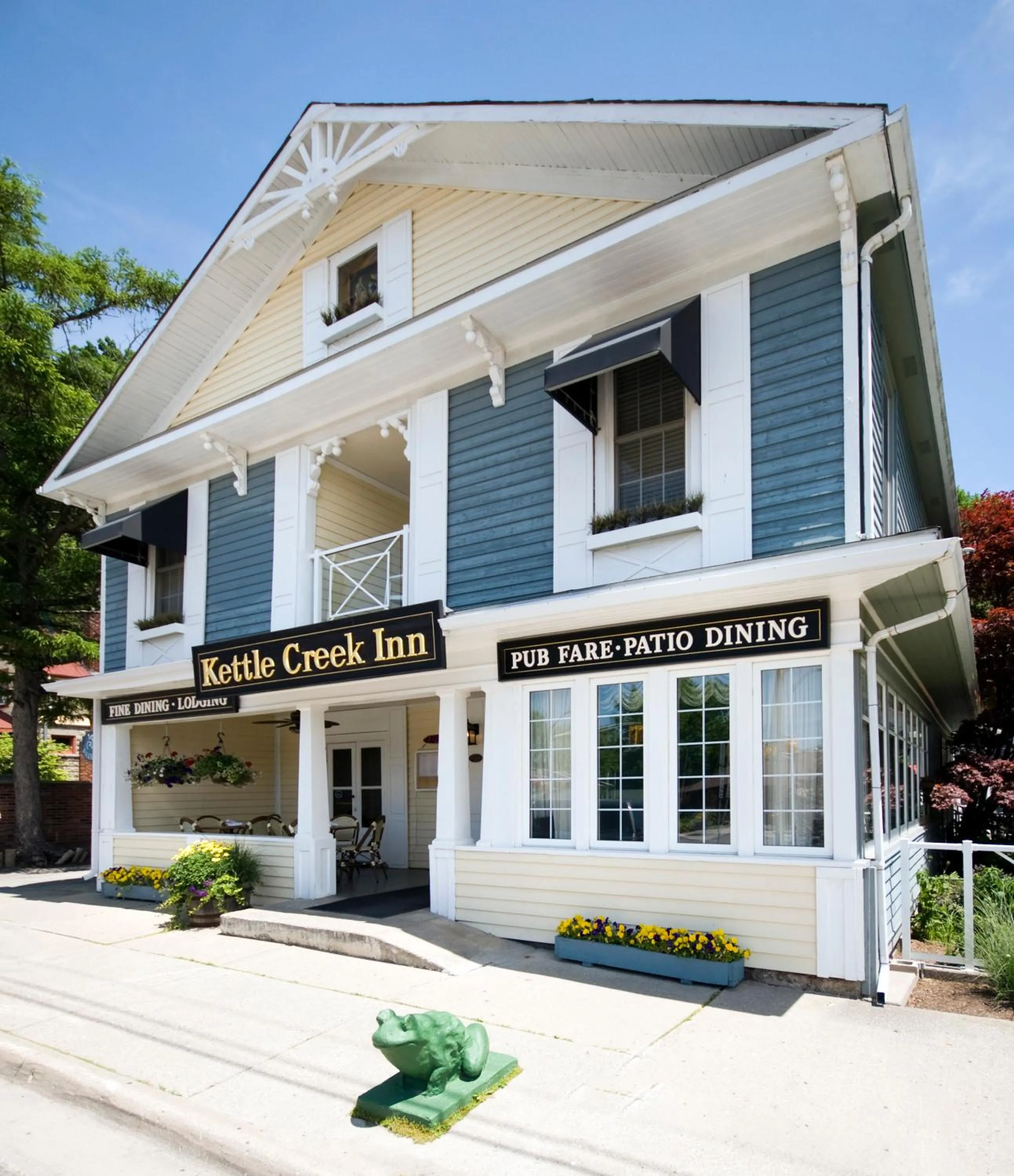 Facade/entrance in Kettle Creek Inn