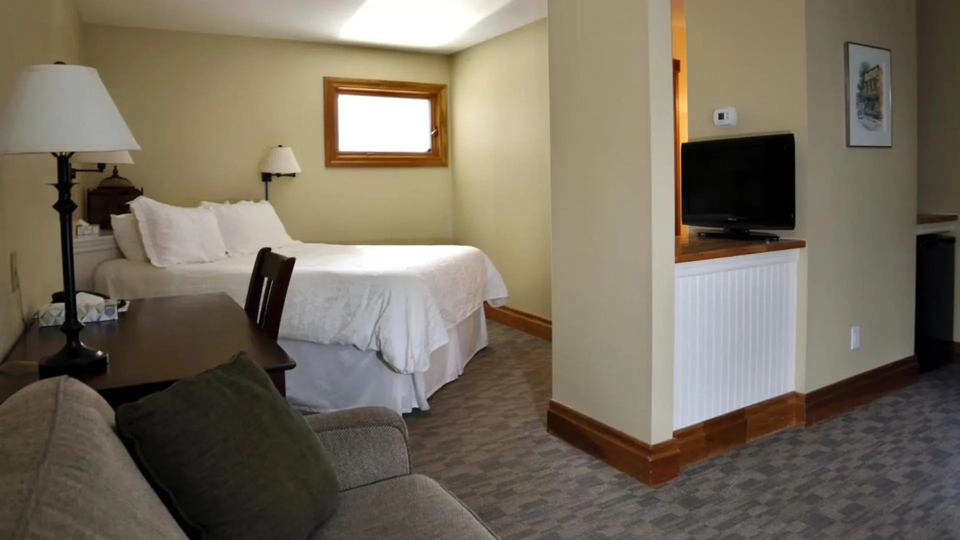 Bed in Kettle Creek Inn