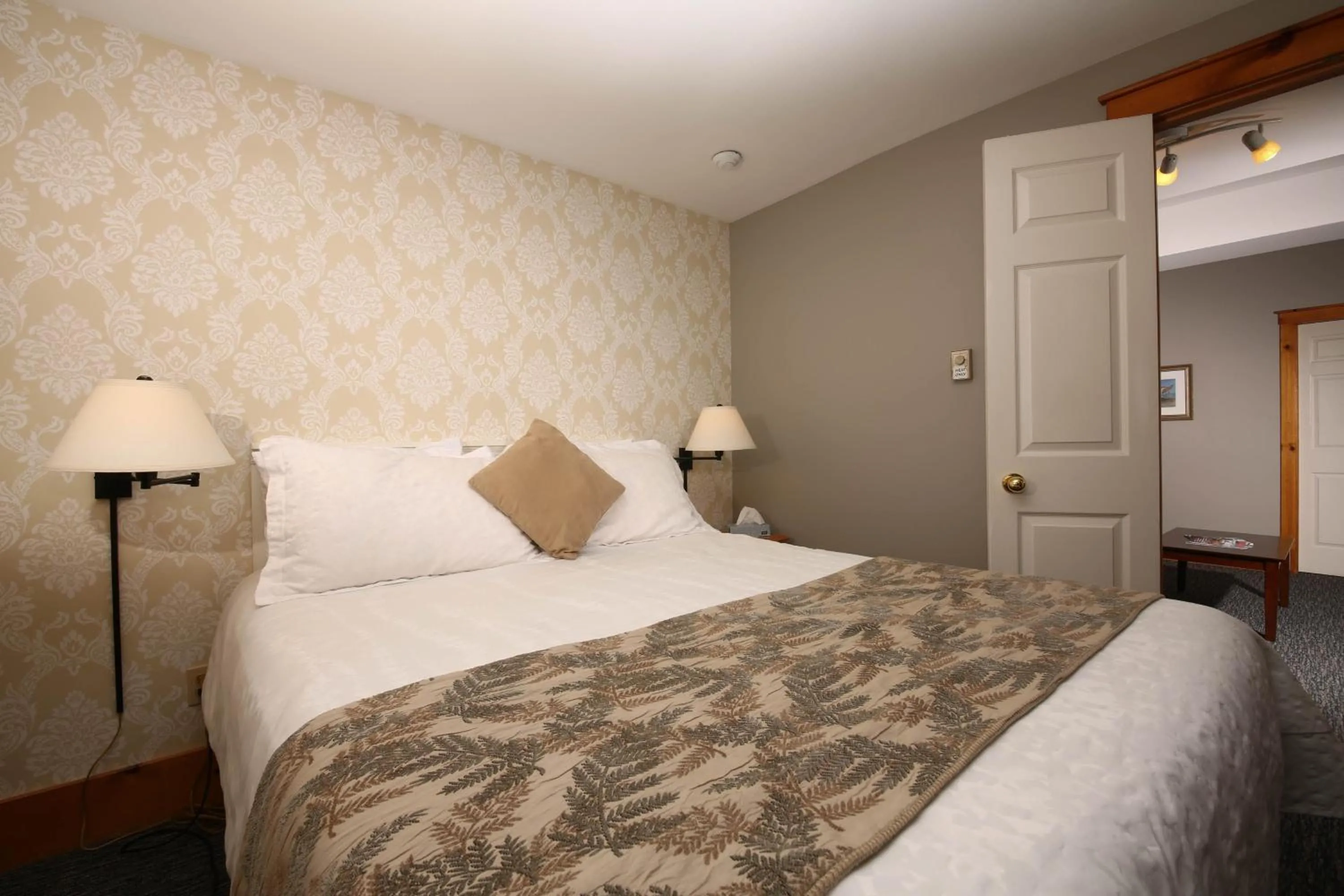 Bed in Kettle Creek Inn