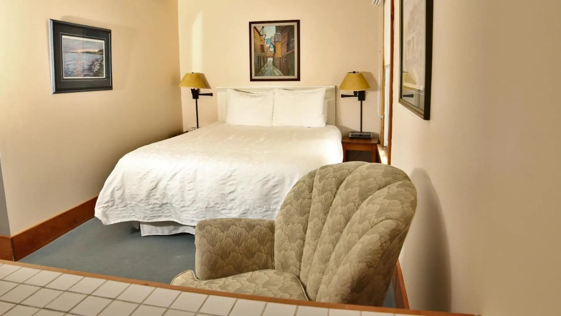 Bed in Kettle Creek Inn