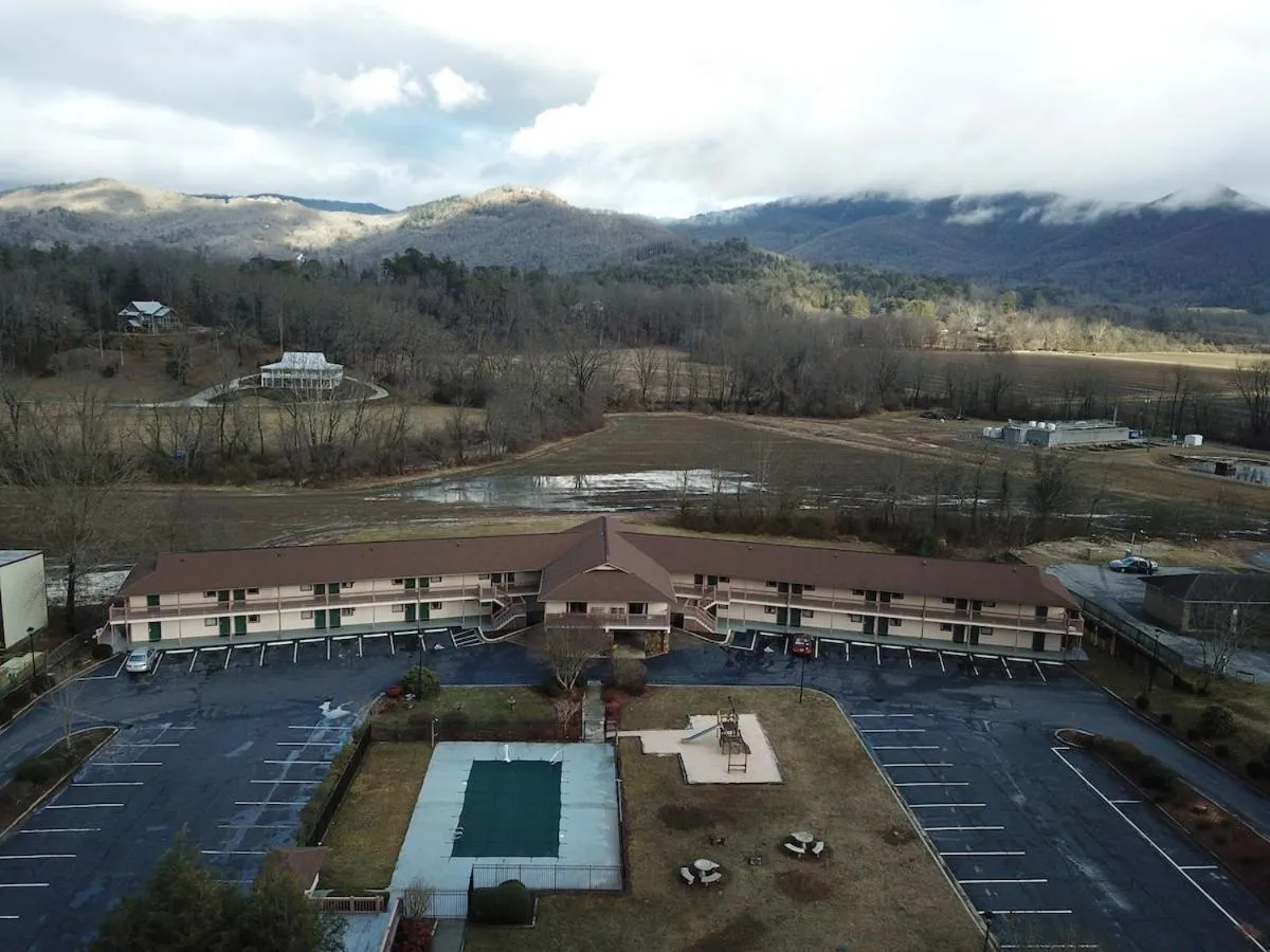 Property building in Mountain Valley Inn