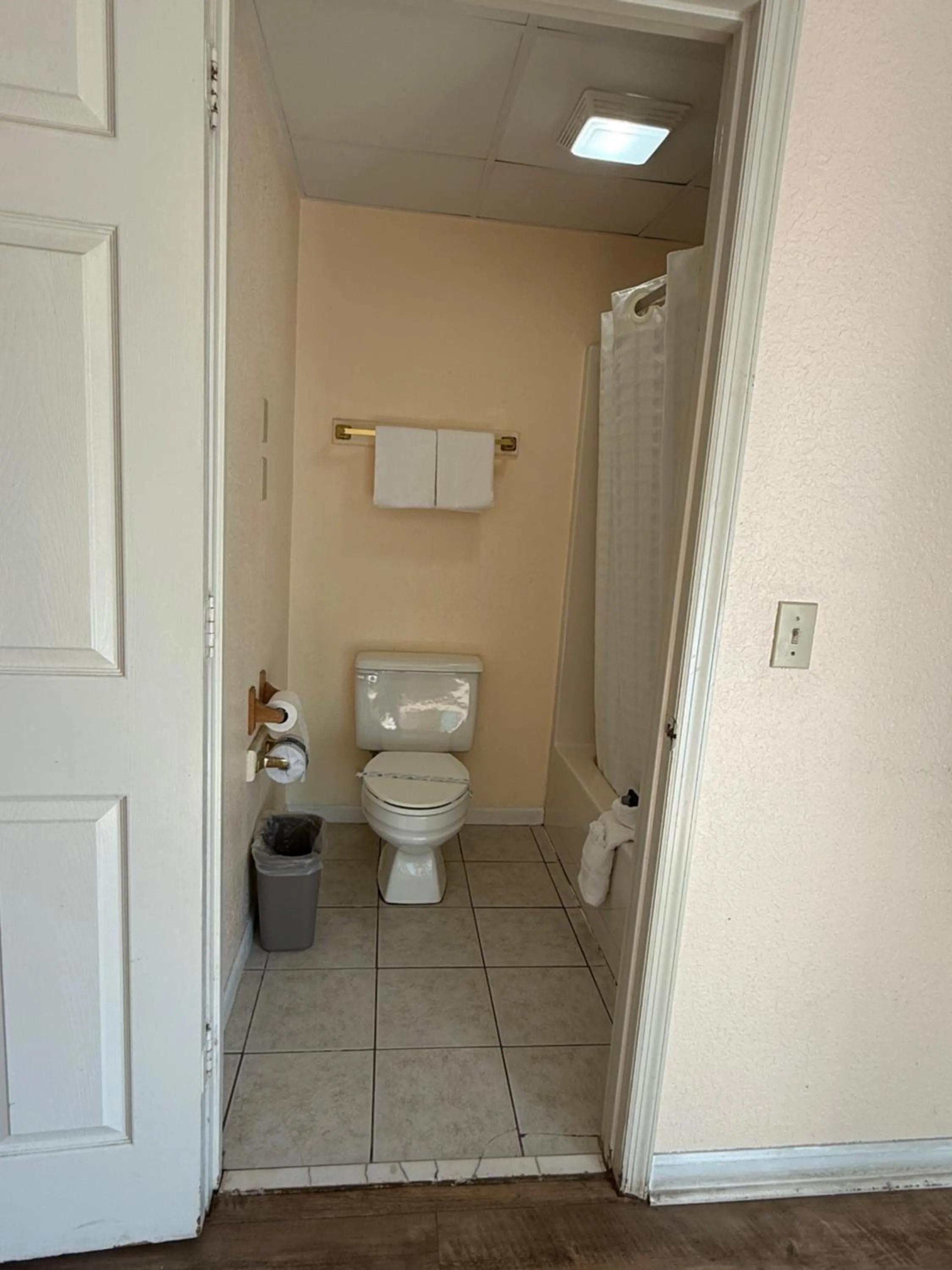 Toilet in Mountain Valley Inn
