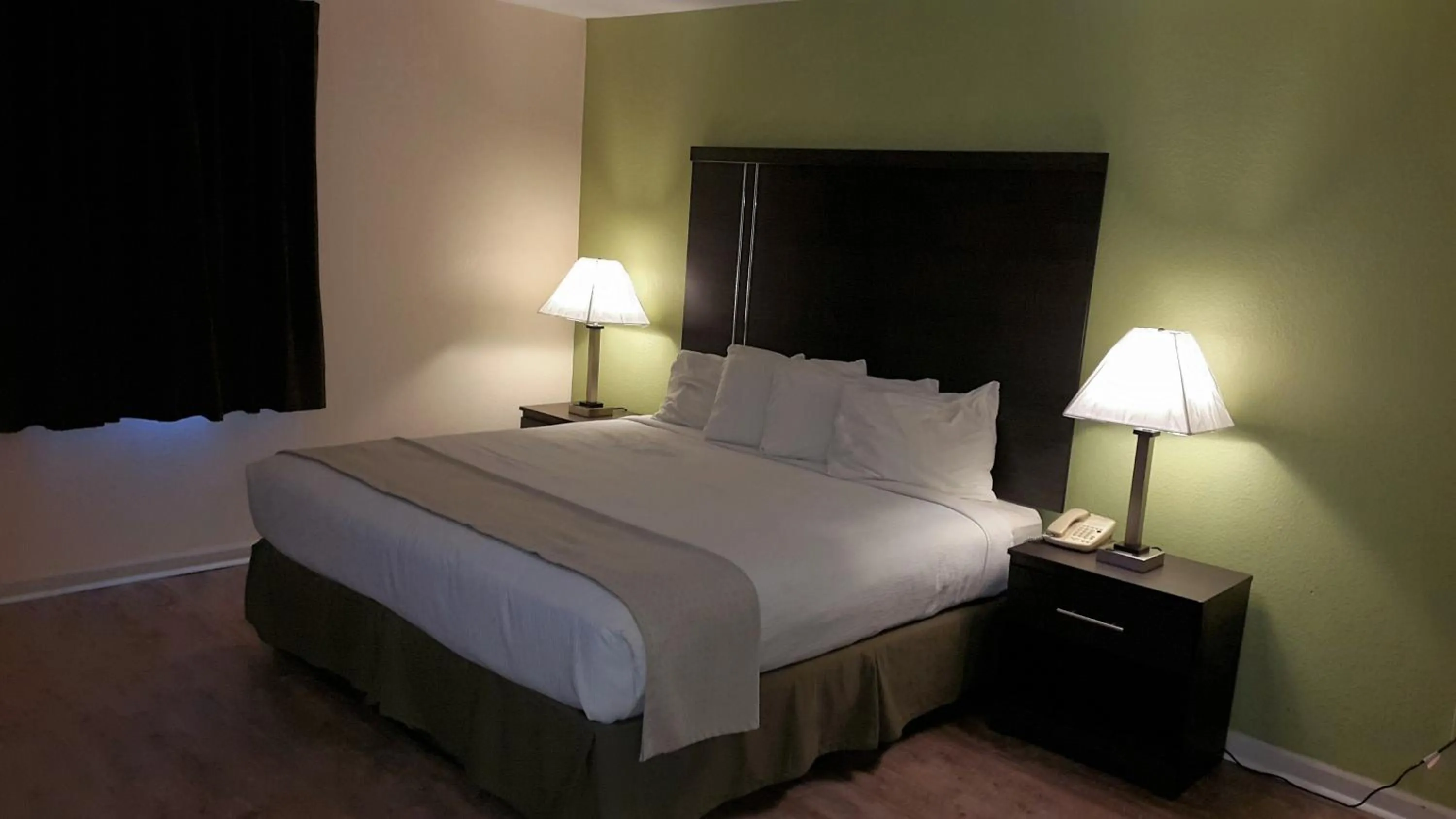 Bed in Mountain Valley Inn