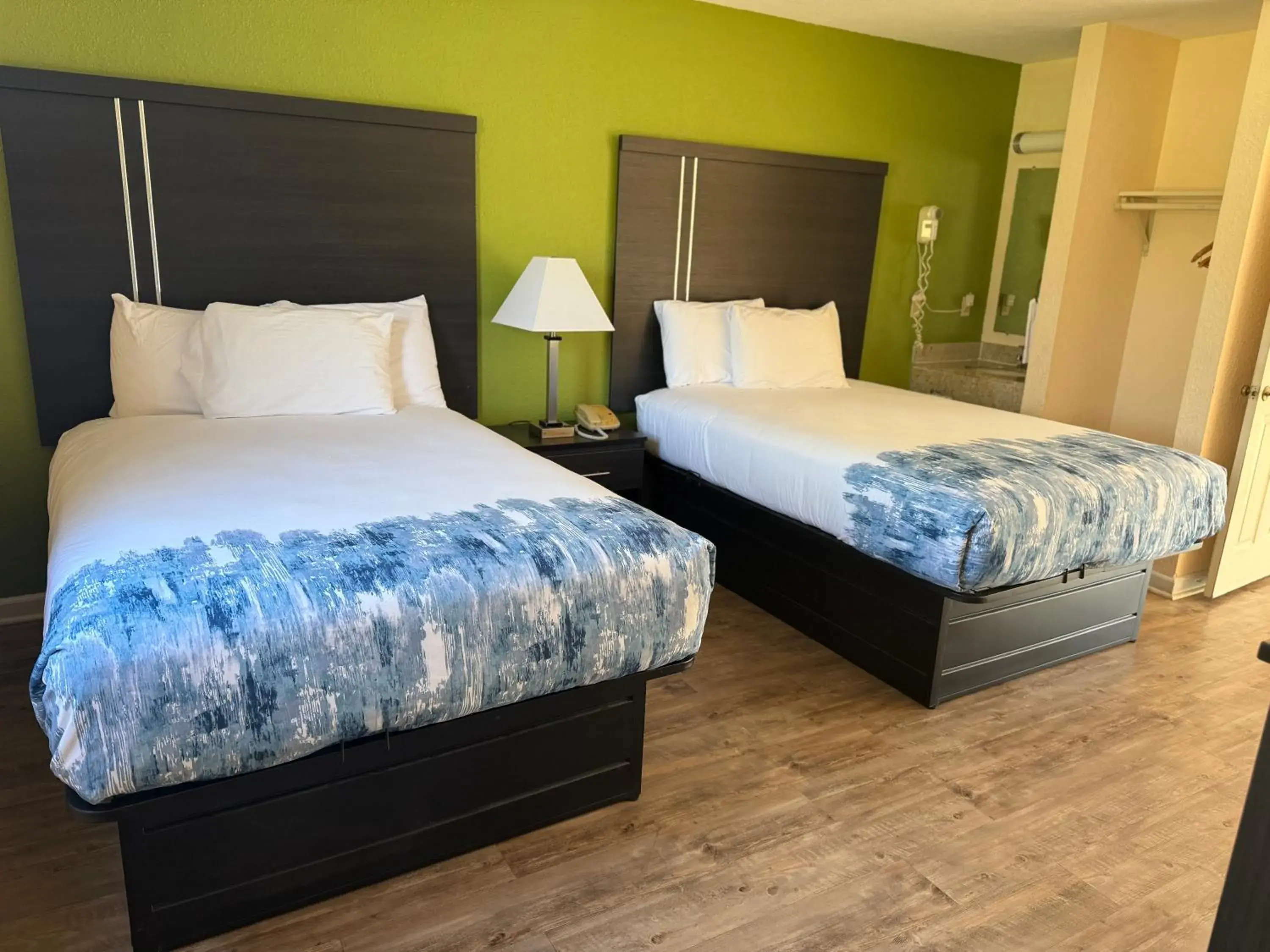 Bedroom, Bed in Mountain Valley Inn Bedroom, Bed in Mountain Valley Inn