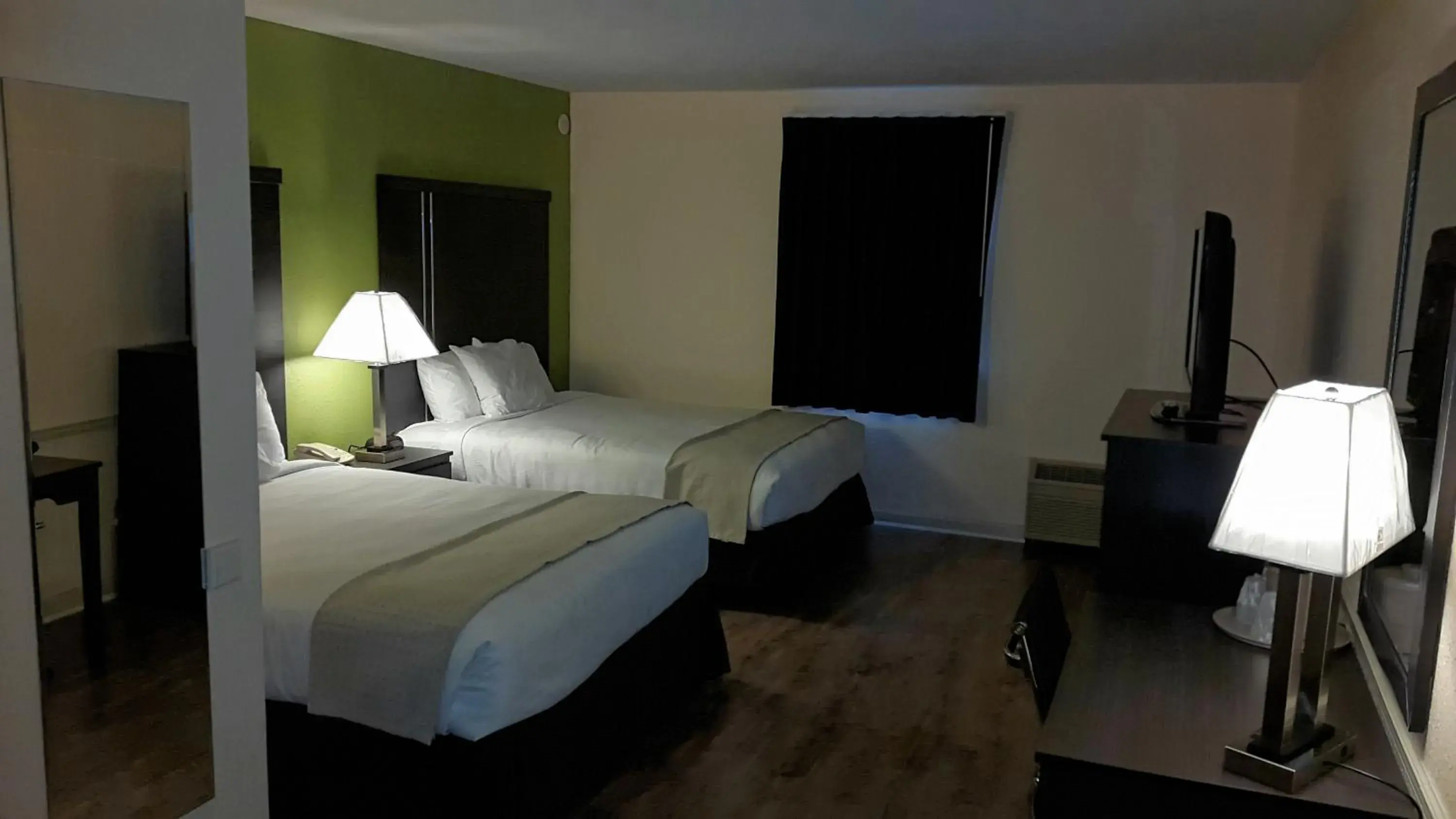 Bedroom, Bed in Mountain Valley Inn Bedroom, Bed in Mountain Valley Inn