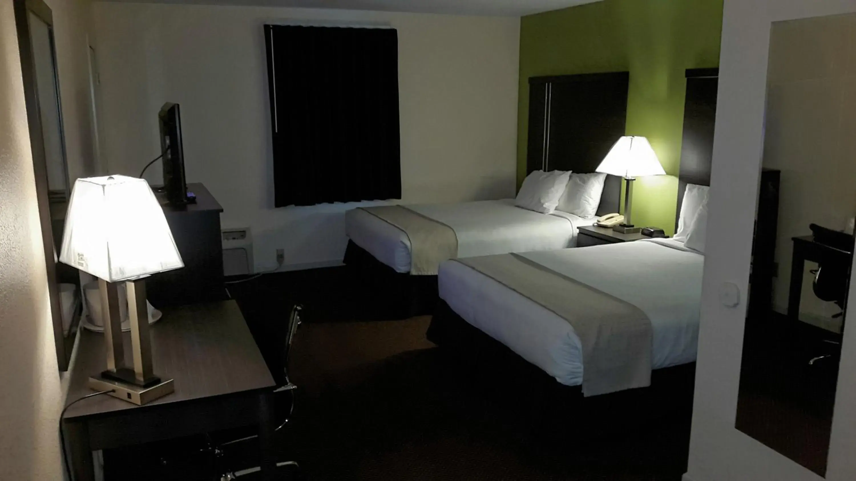 Bedroom, Bed in Mountain Valley Inn Bedroom, Bed in Mountain Valley Inn