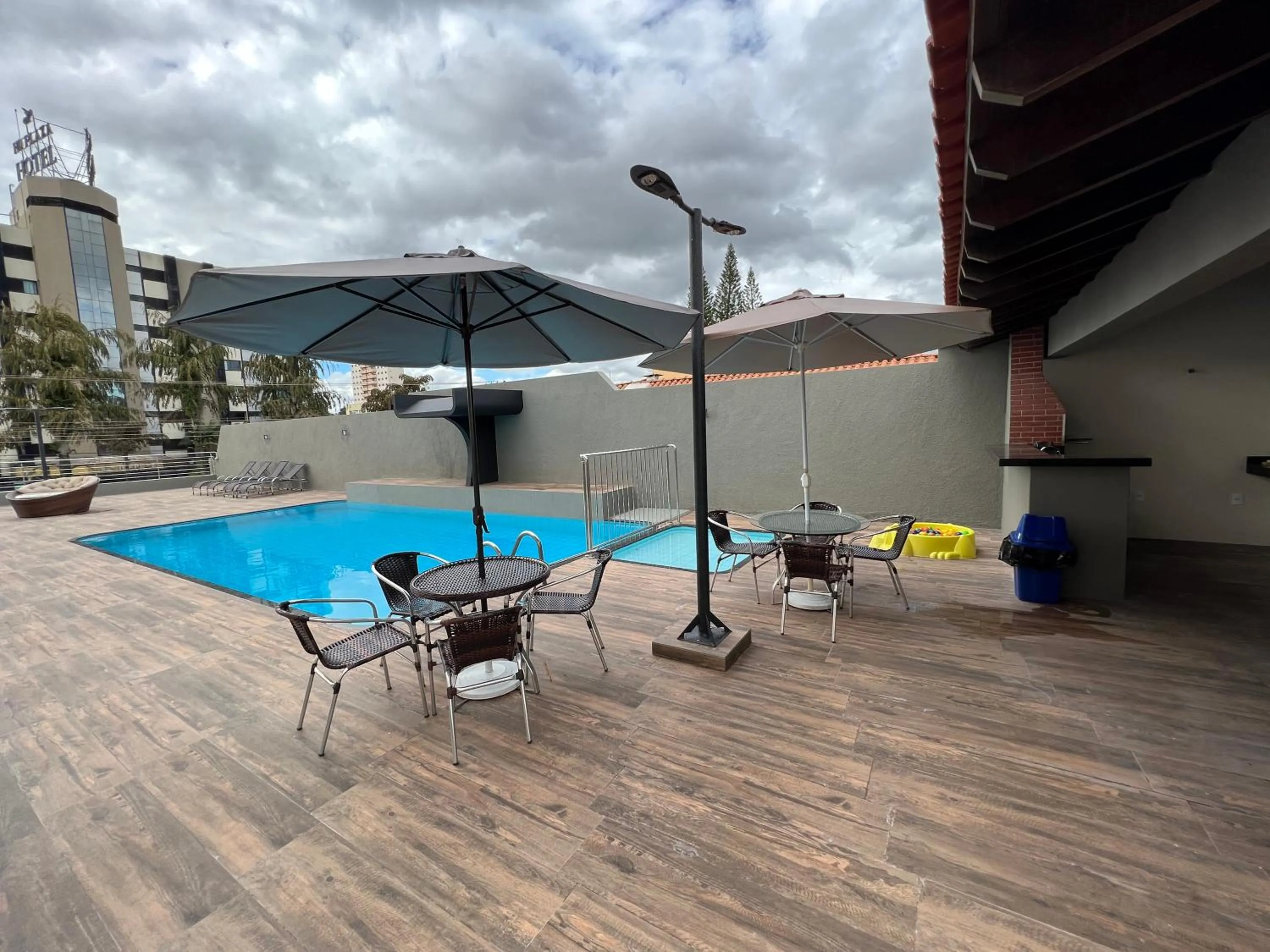 Swimming pool in Ônix Hotel