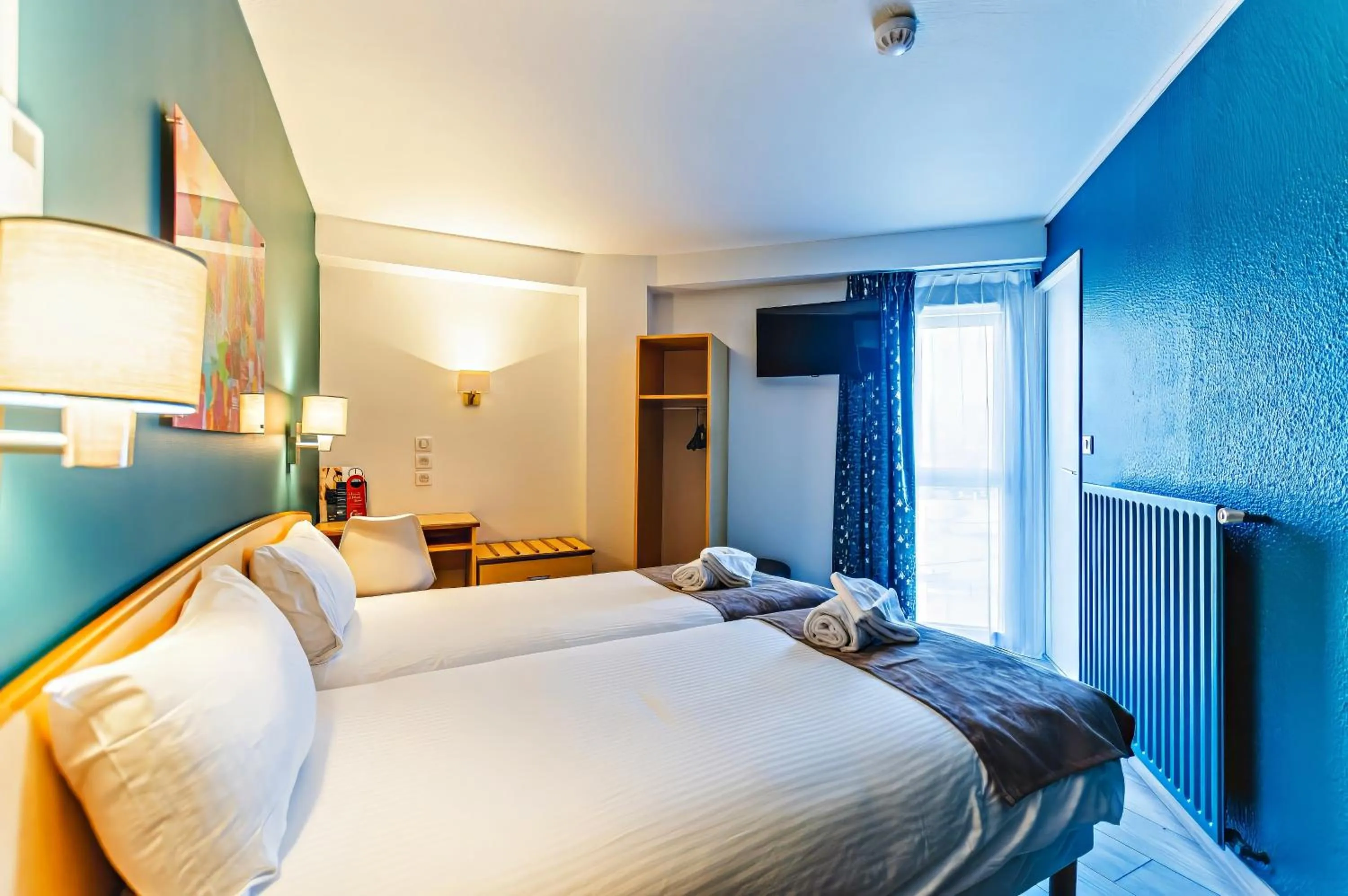 Bedroom, Bed in The Originals City, Hôtel Éclipse, Lyon Est