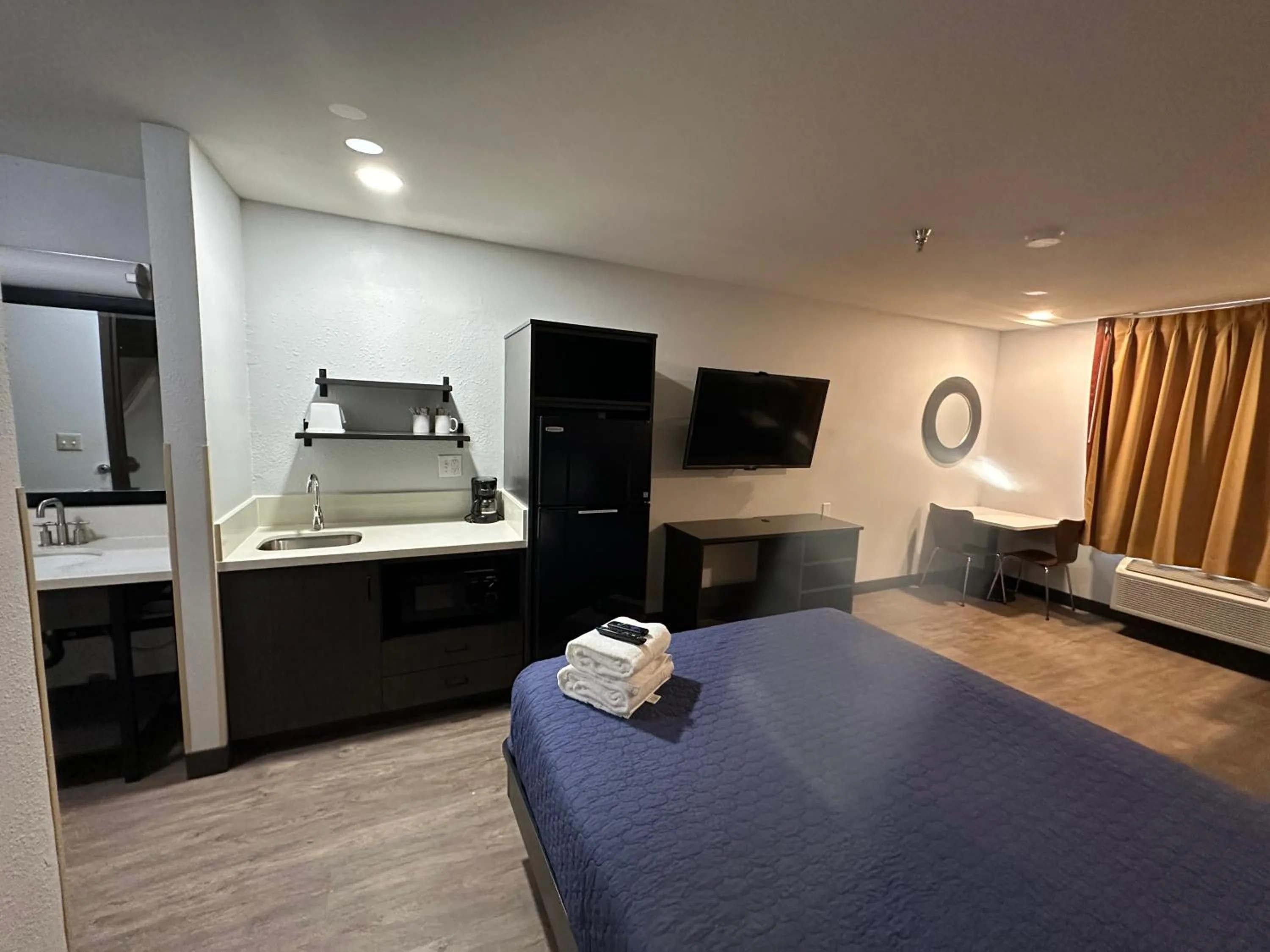 Bed in Pinetop Studio Suites