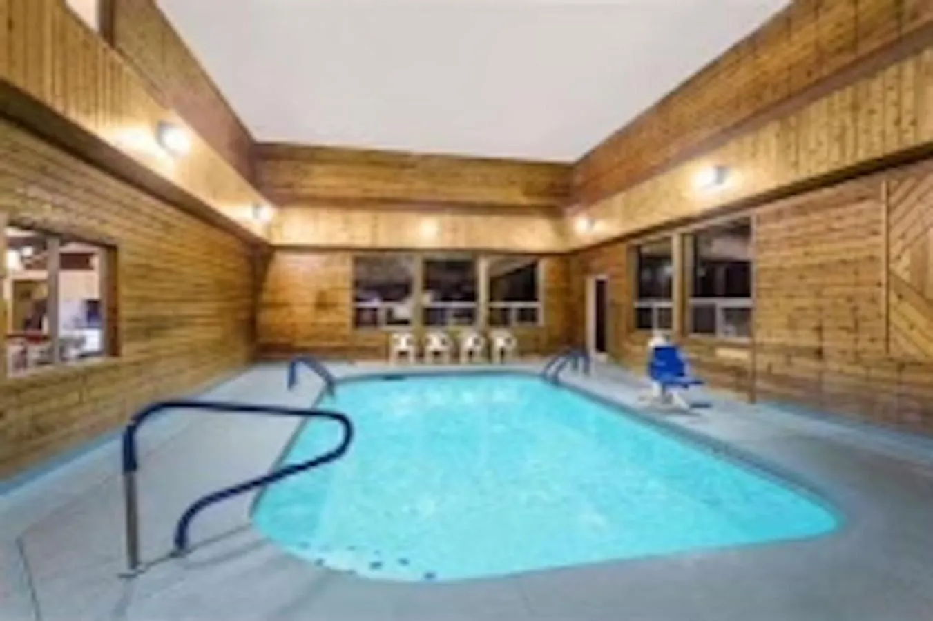 Swimming pool in Pinetop Studio Suites