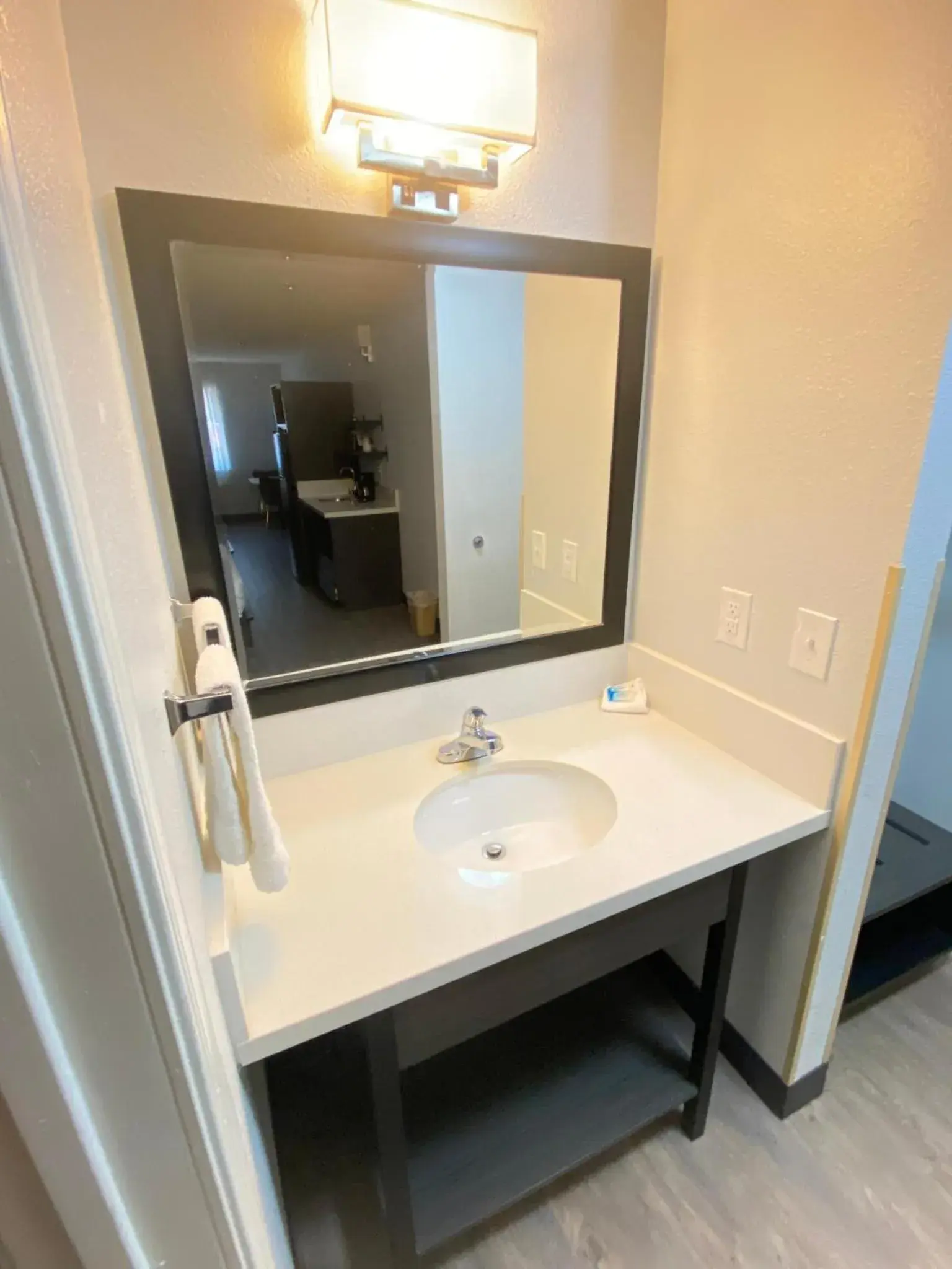 Queen Room with Two Queen Beds - Disability Access in Pinetop Studio Suites Queen Room with Two Queen Beds - Disability Access in Pinetop Studio Suites