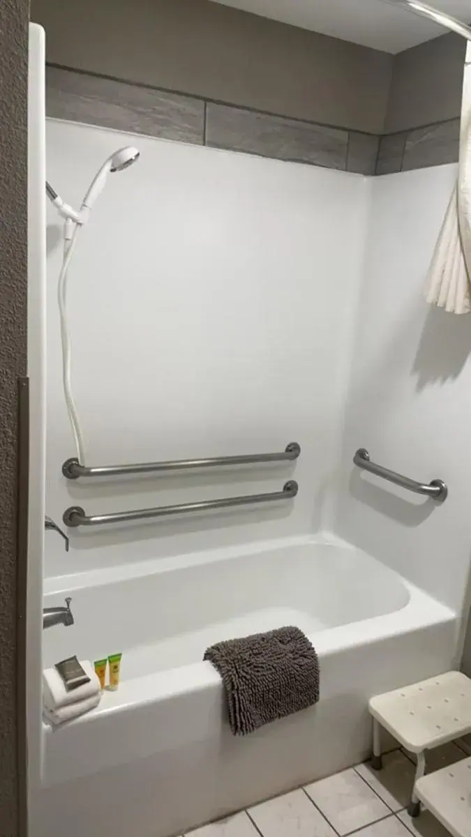 Queen Room - Disability Access in Pinetop Studio Suites Queen Room - Disability Access in Pinetop Studio Suites