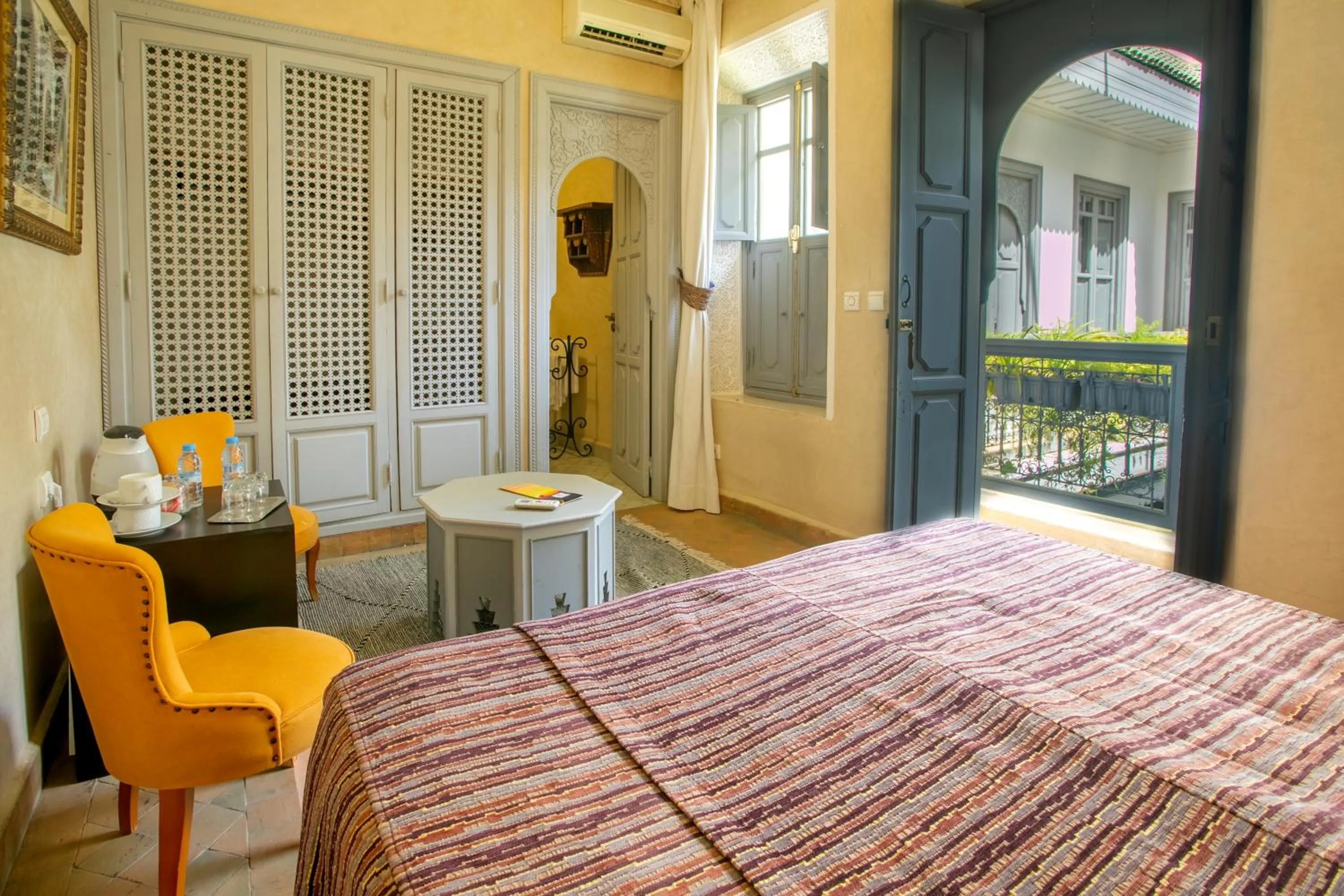 Photo of the whole room, Bed in Riad Dar Saad - Hammam & Spa