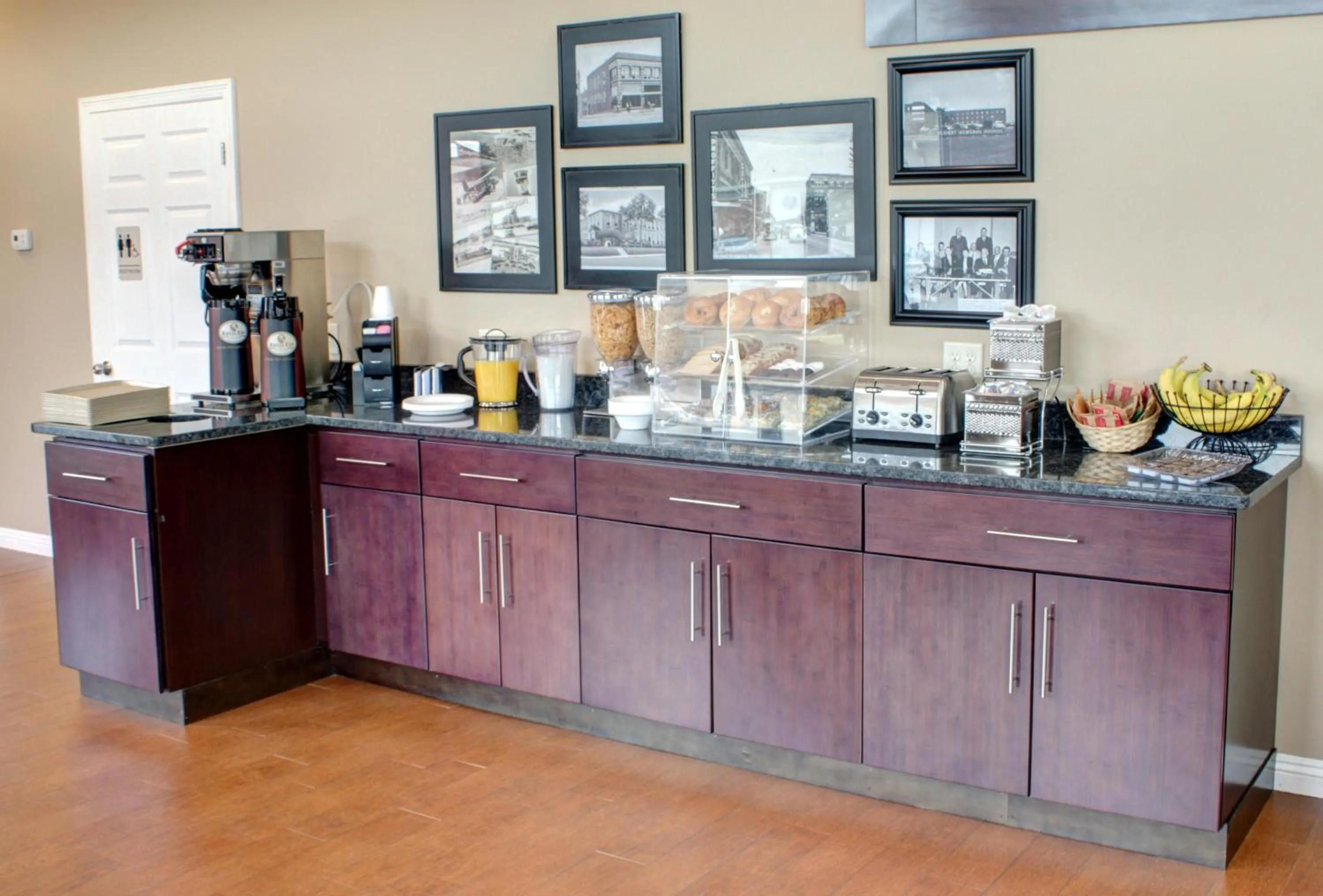 Luxbury Inn & Suites