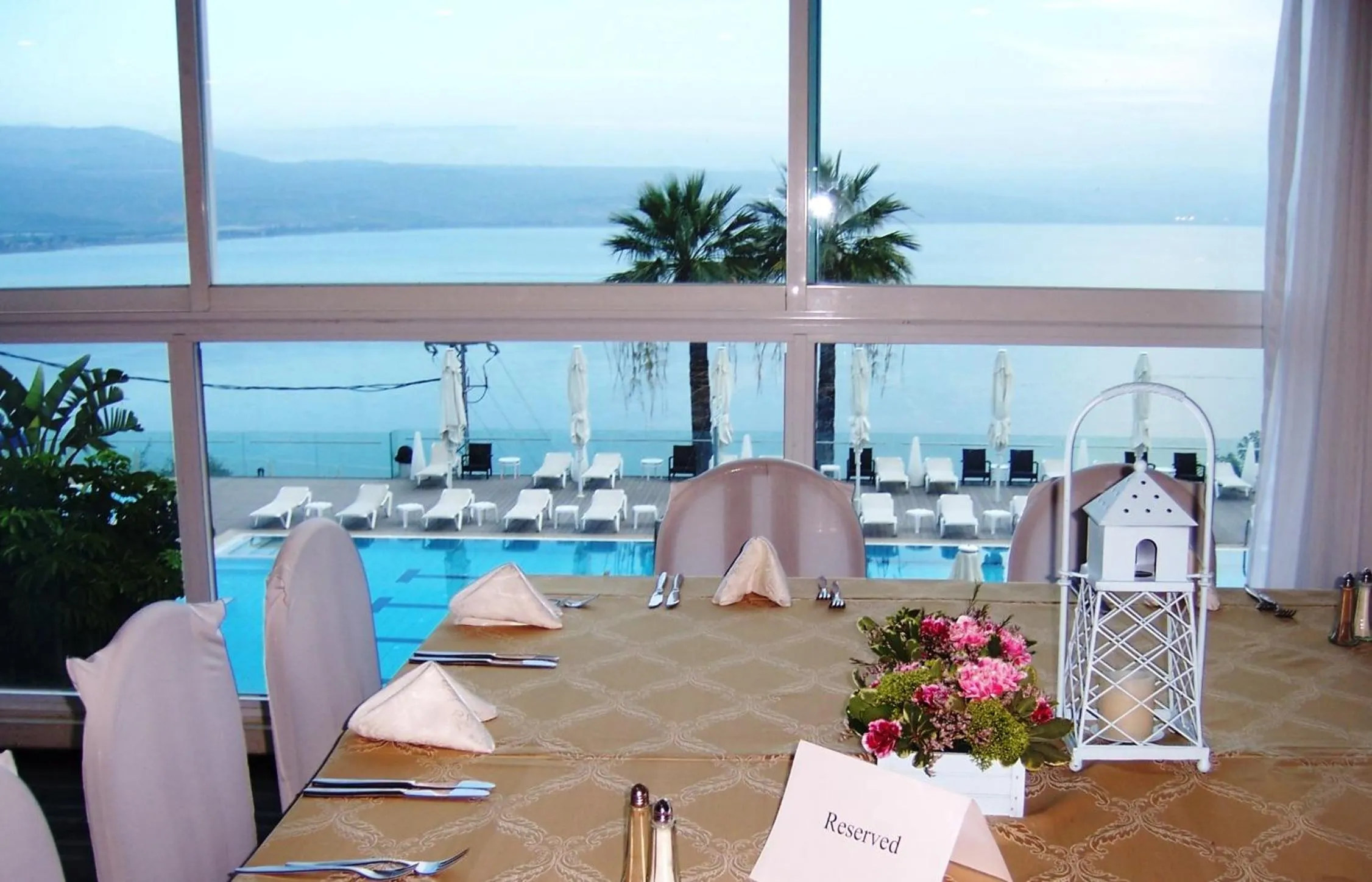 Restaurant/places to eat in Golan Hotel