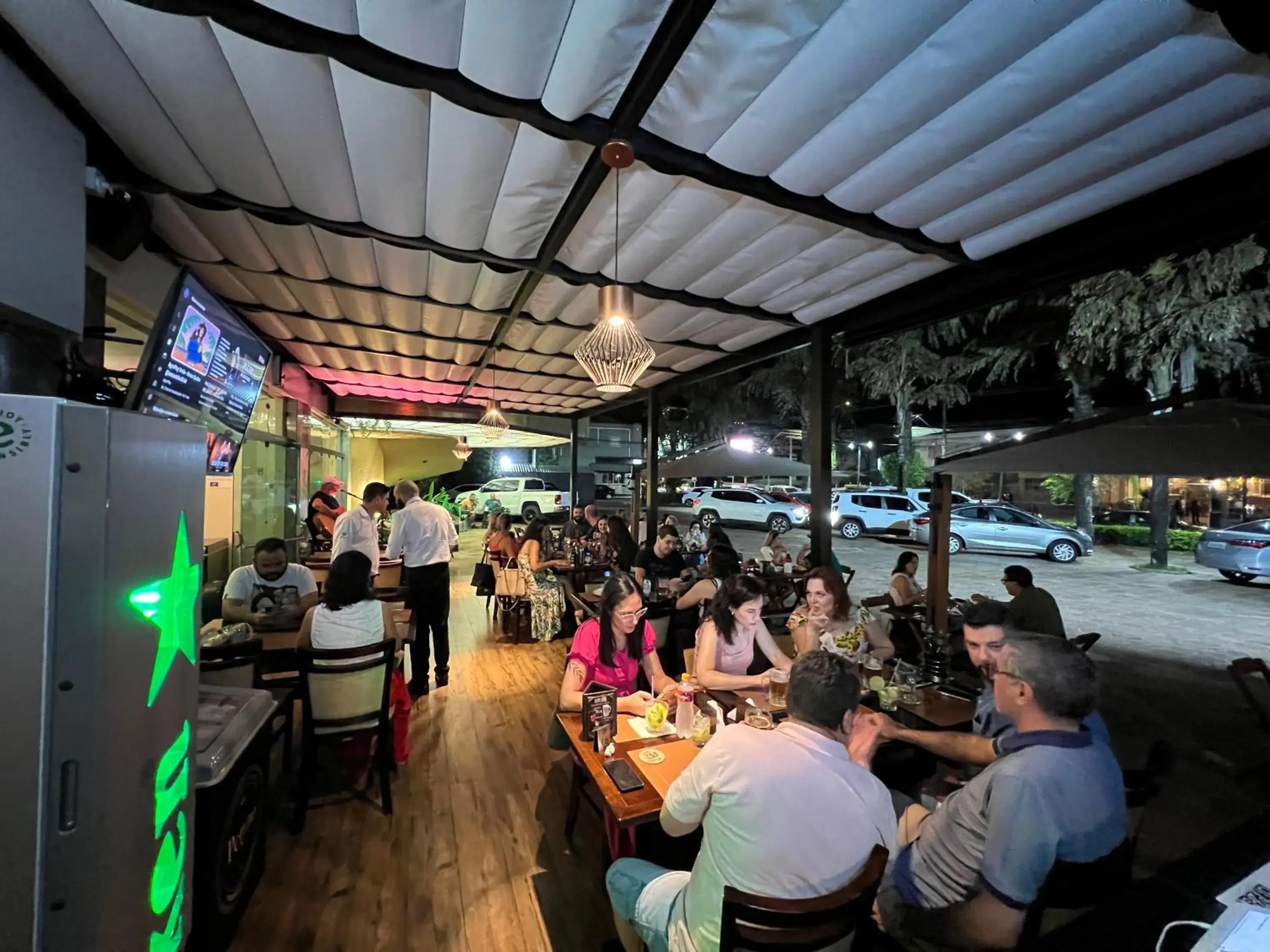 Restaurant/places to eat in HD Plaza Hotel Restaurant/places to eat in HD Plaza Hotel