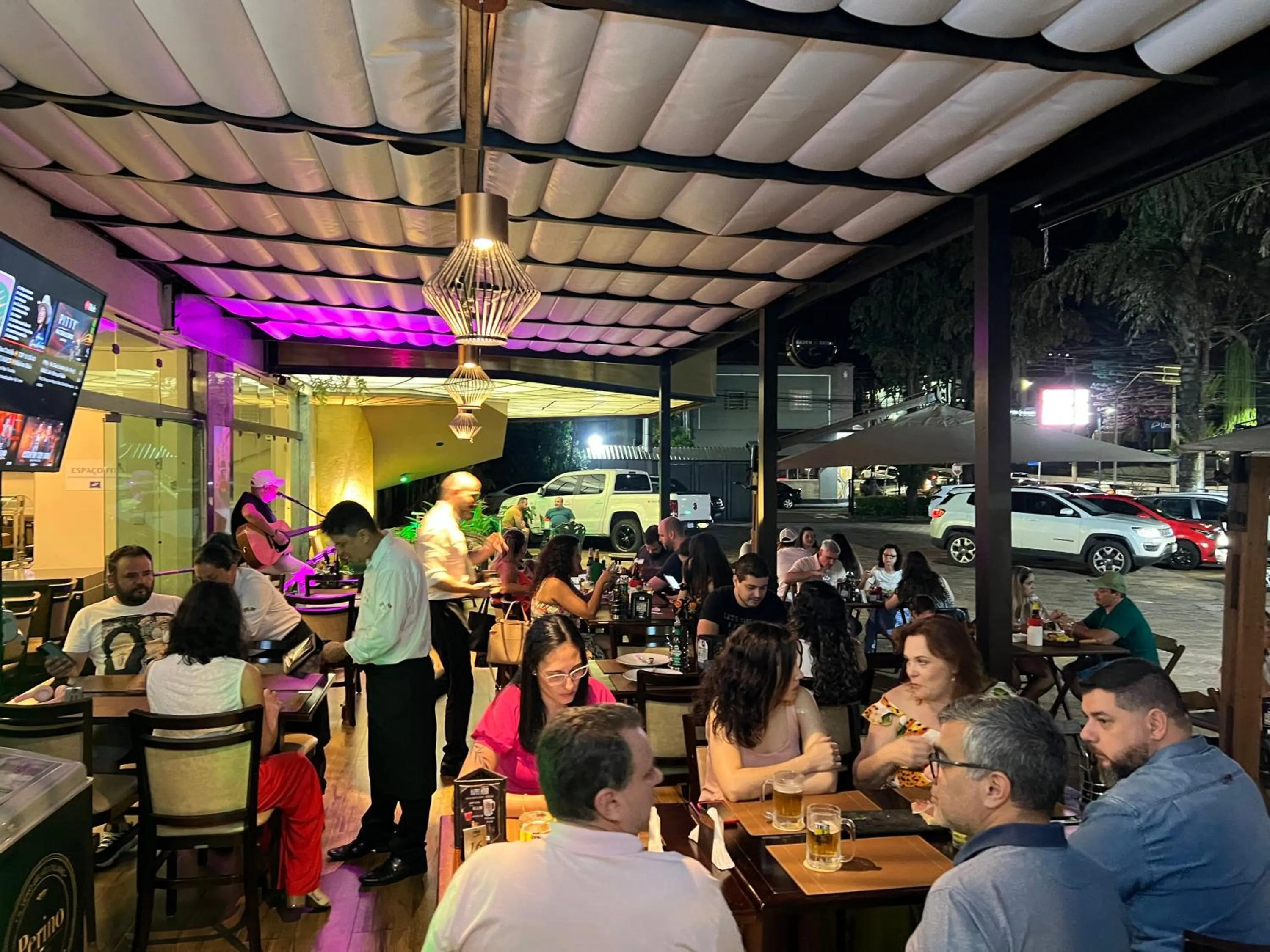 Restaurant/places to eat in HD Plaza Hotel