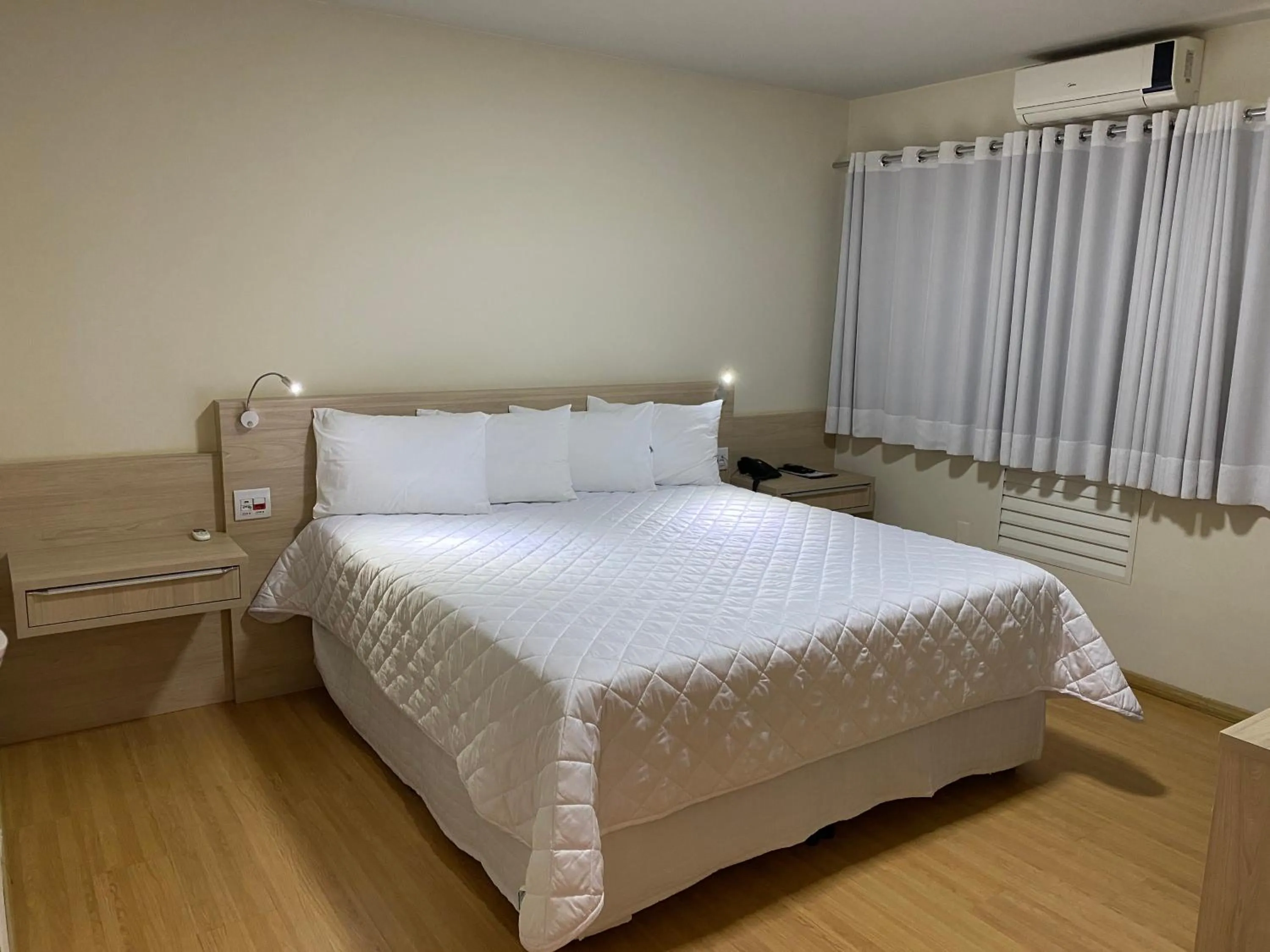 Bed in HD Plaza Hotel