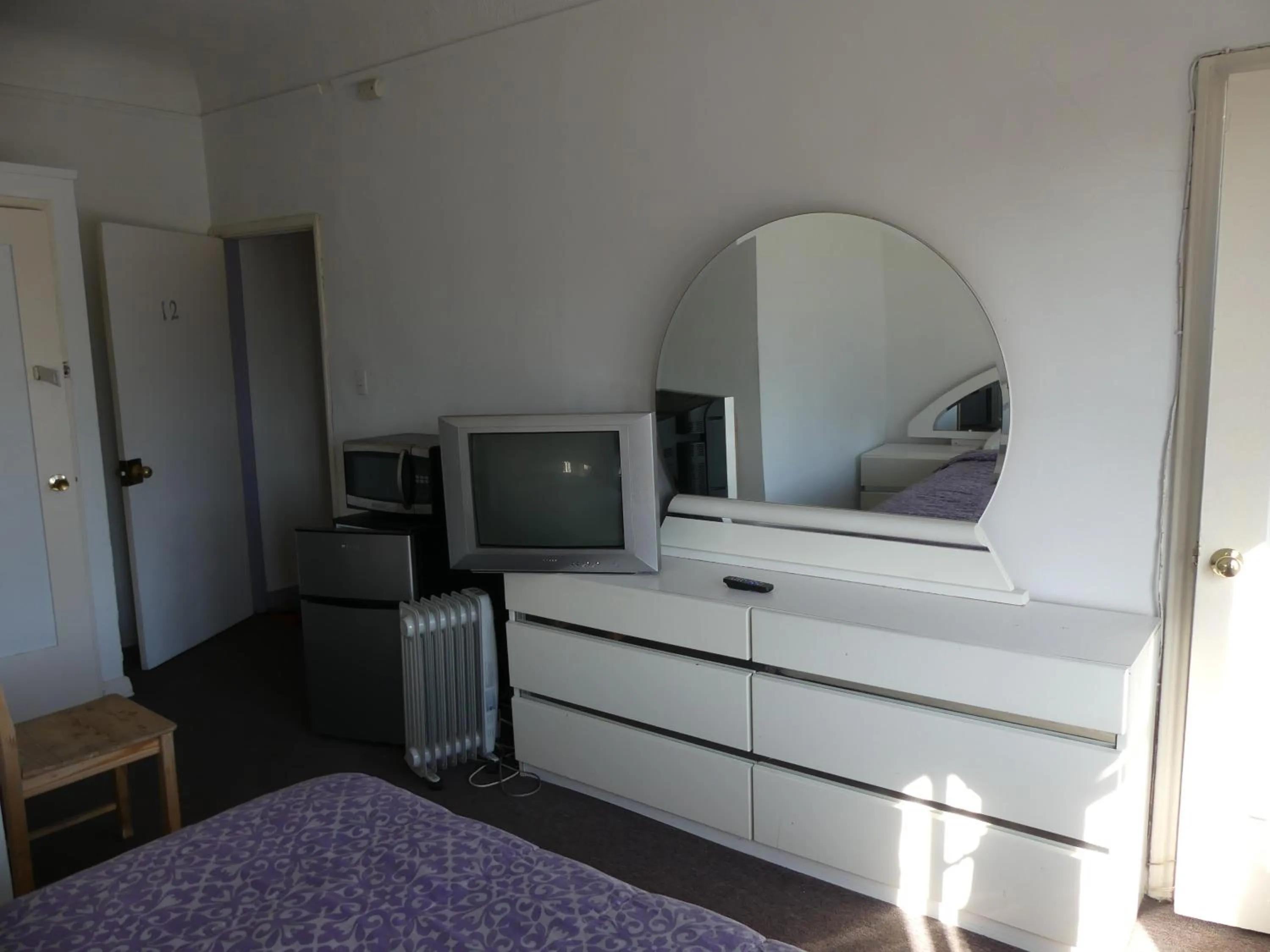 Bed in Wilshire Orange Hotel