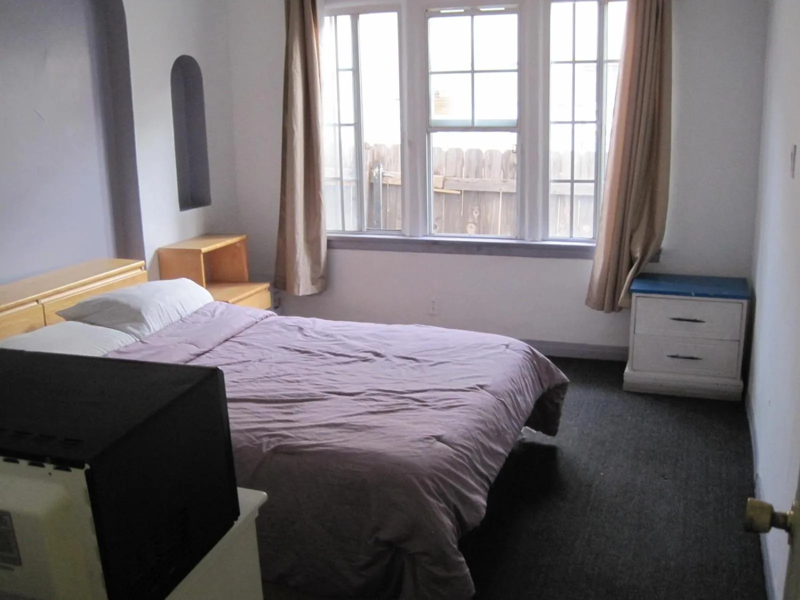 Bed in Wilshire Orange Hotel