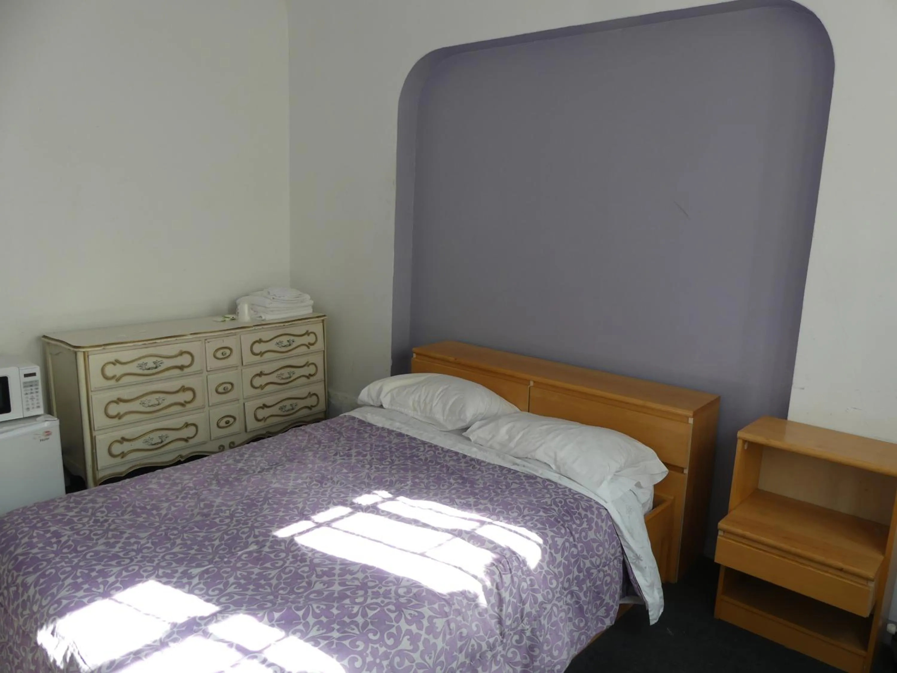 Bed in Wilshire Orange Hotel