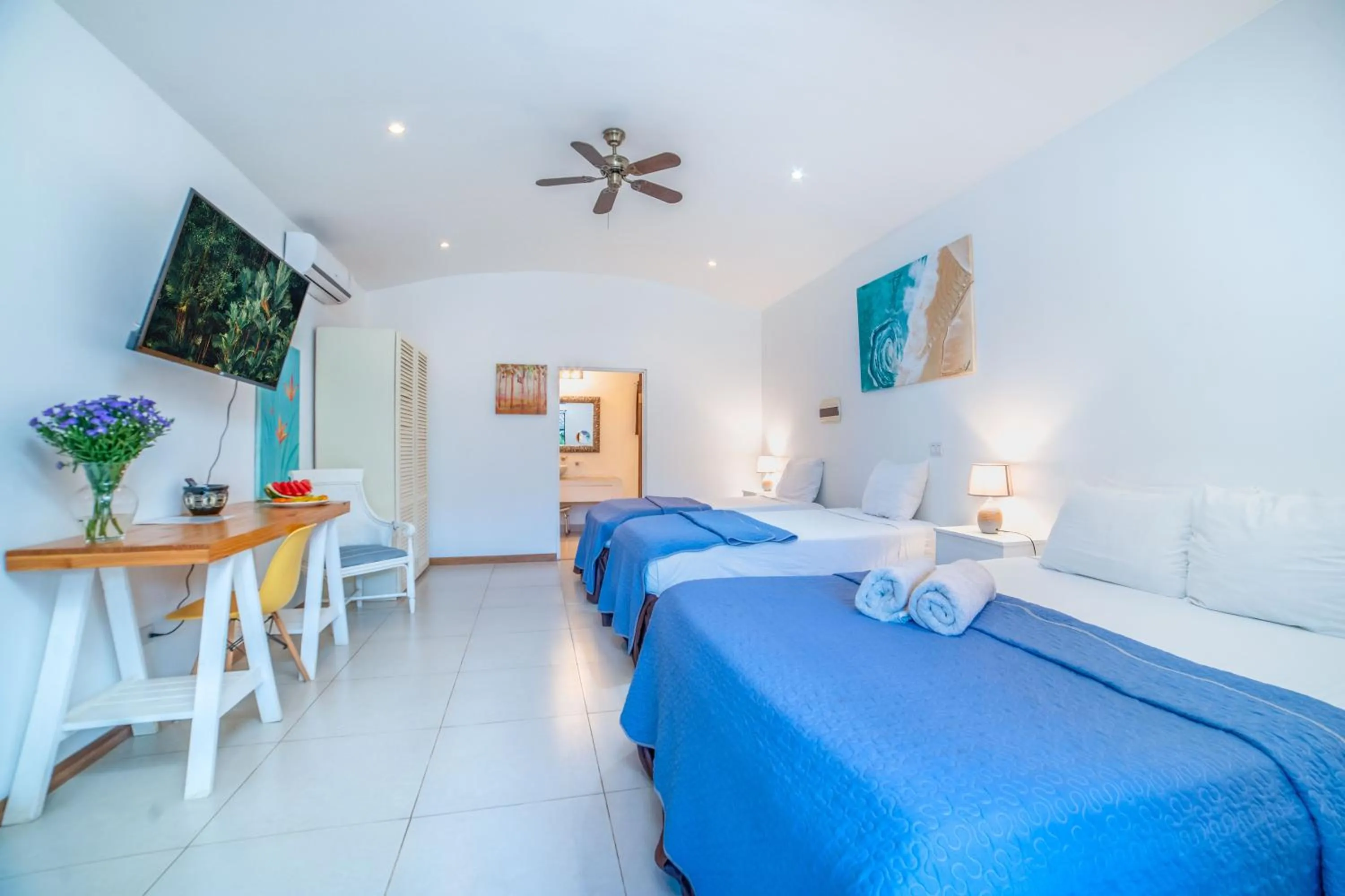 Photo of the whole room, Bed in Hotel Pasatiempo