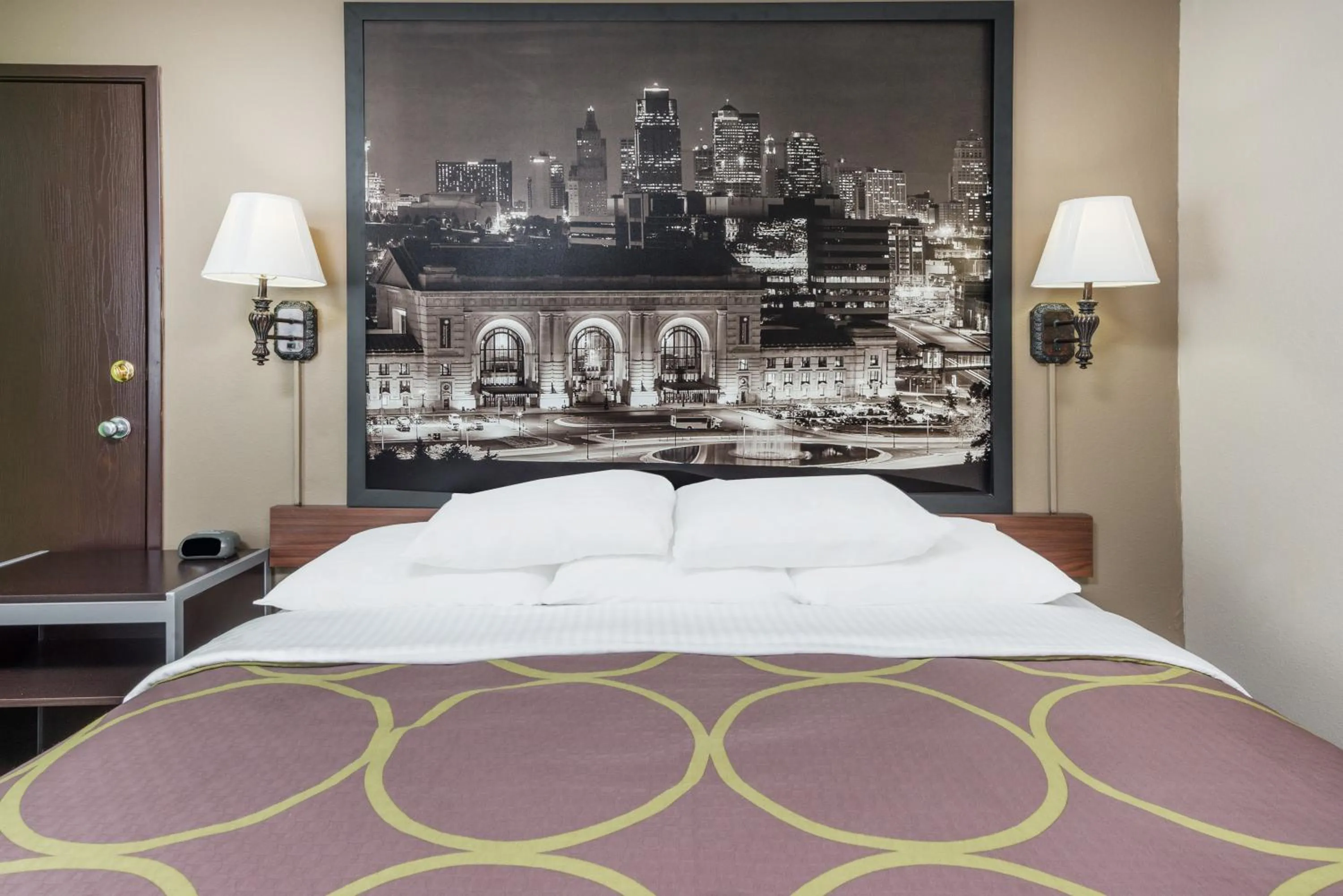 Bed in Super 8 by Wyndham Warrensburg