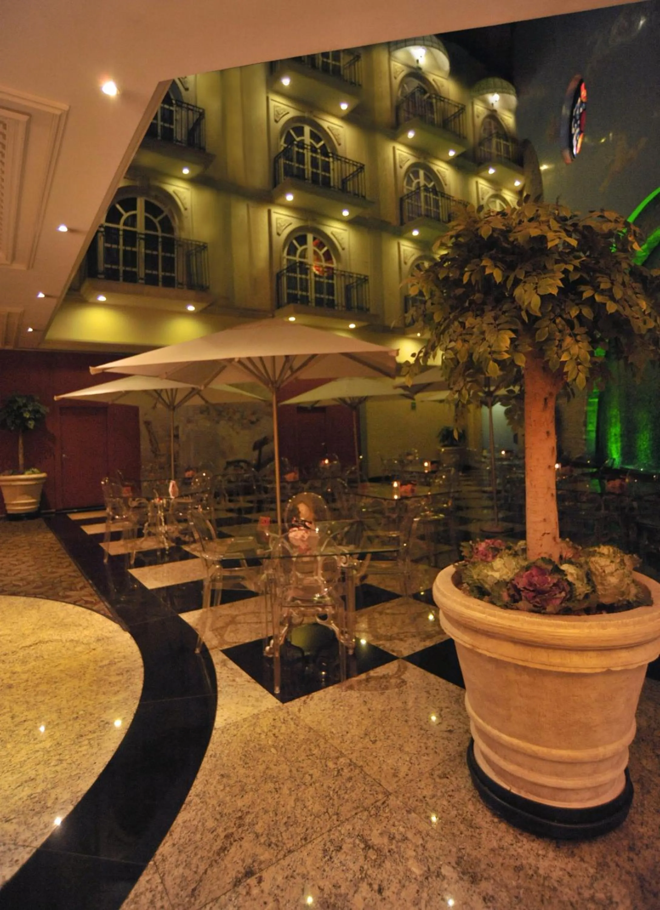 Restaurant/places to eat in The Green Park Hotel Boutique