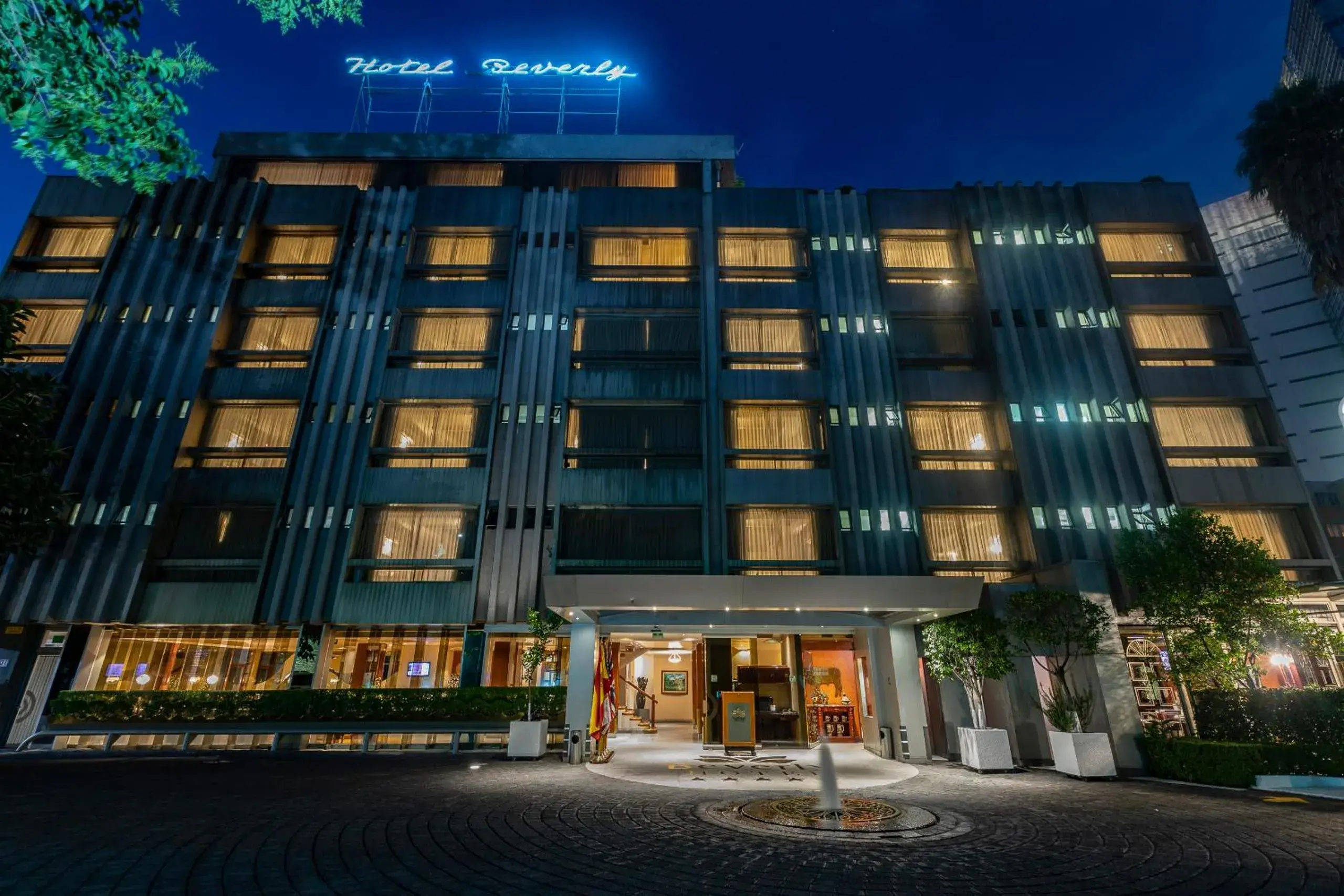 Facade/entrance in Hotel Beverly Facade/entrance in Hotel Beverly