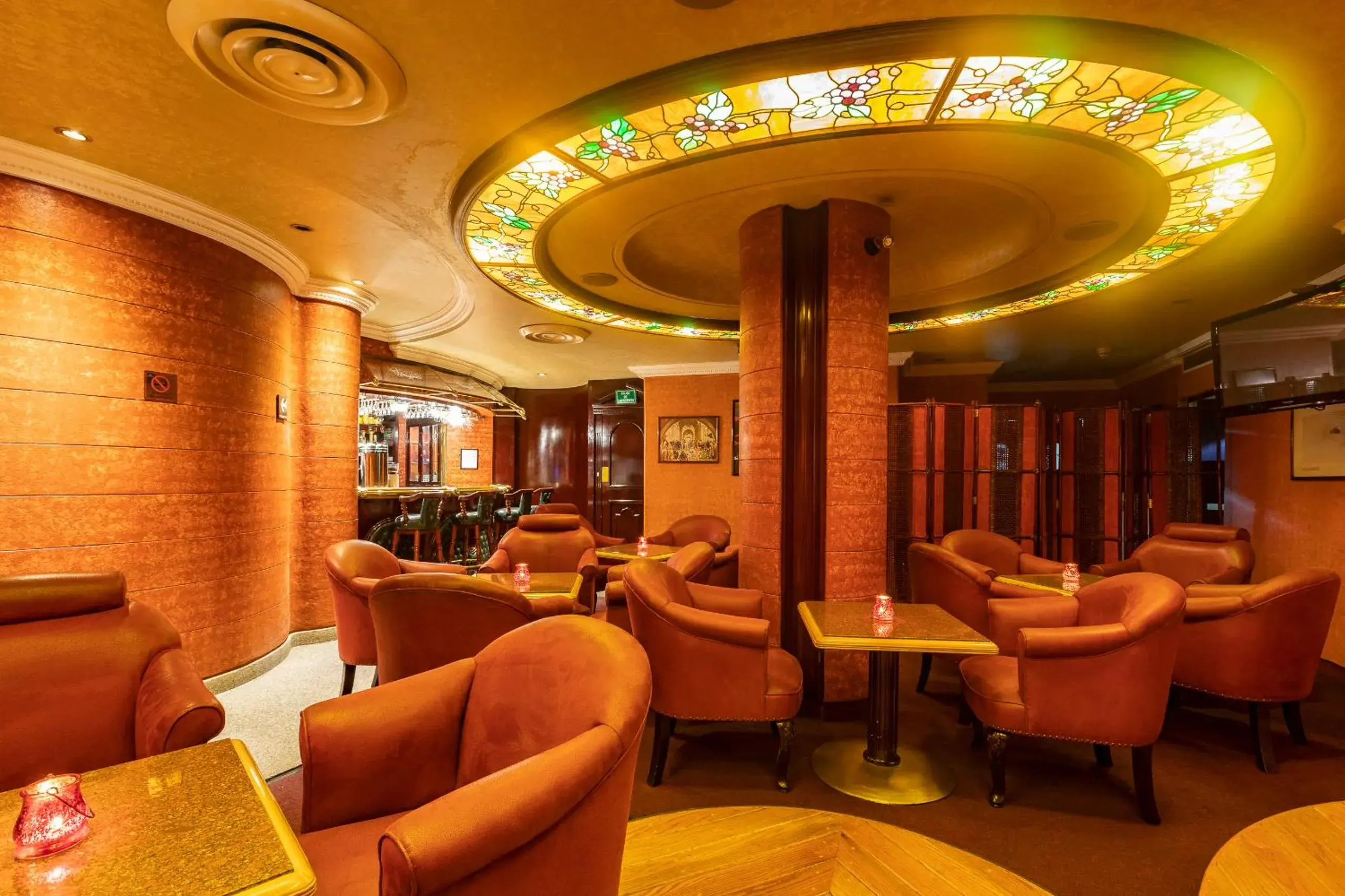 Lounge or bar in Hotel Beverly Lounge or bar in Hotel Beverly