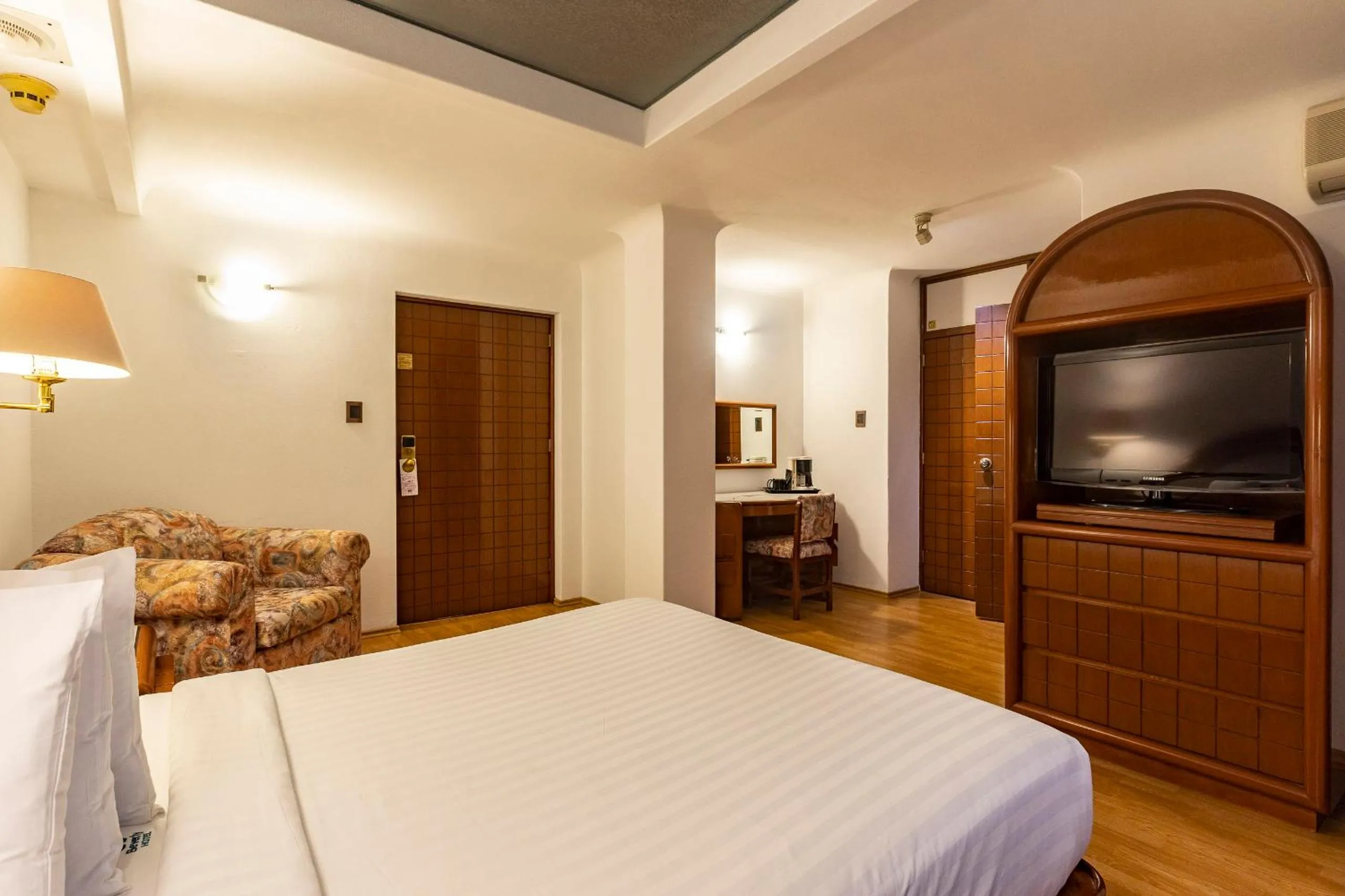 Bed in Hotel Beverly