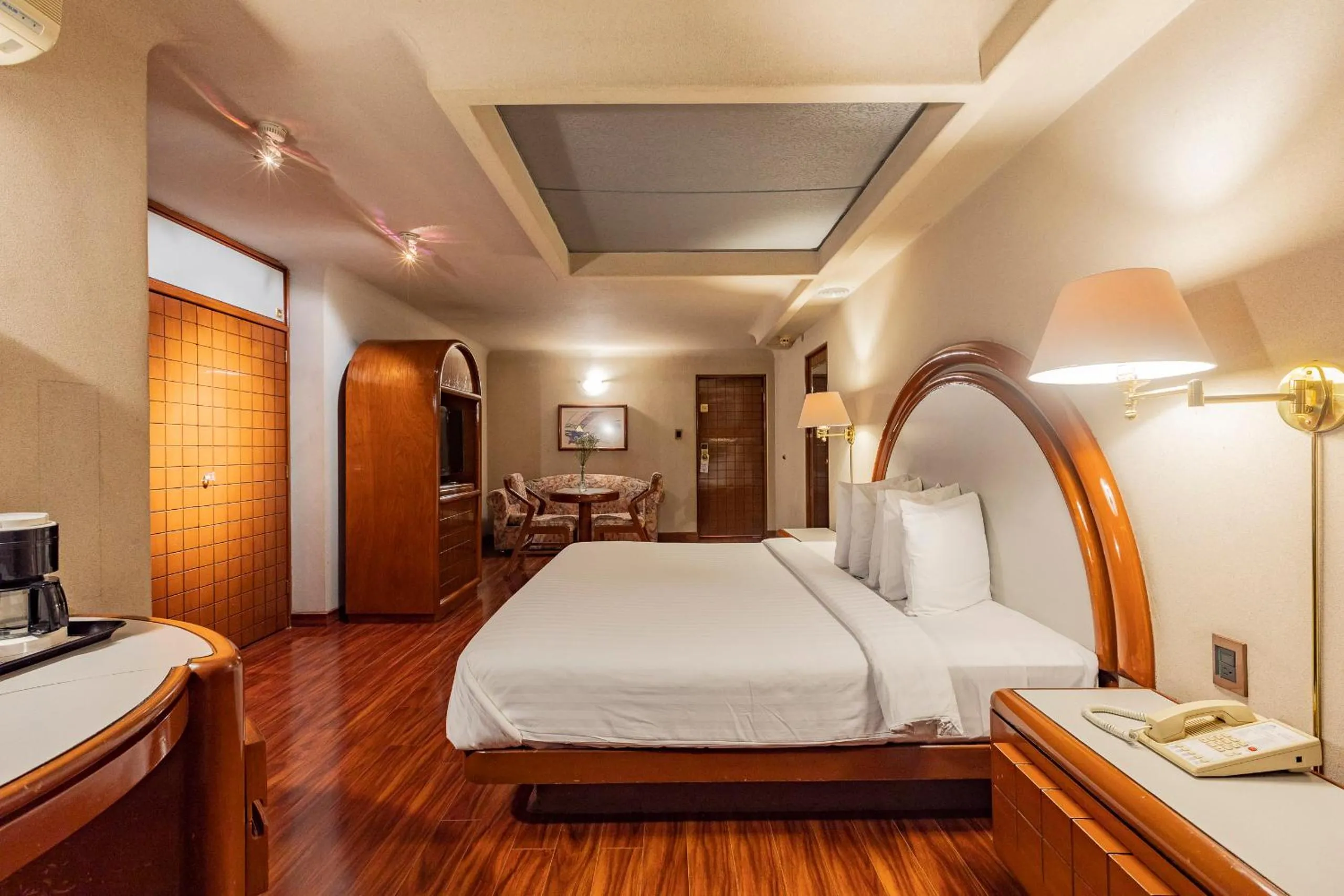 Bed in Hotel Beverly