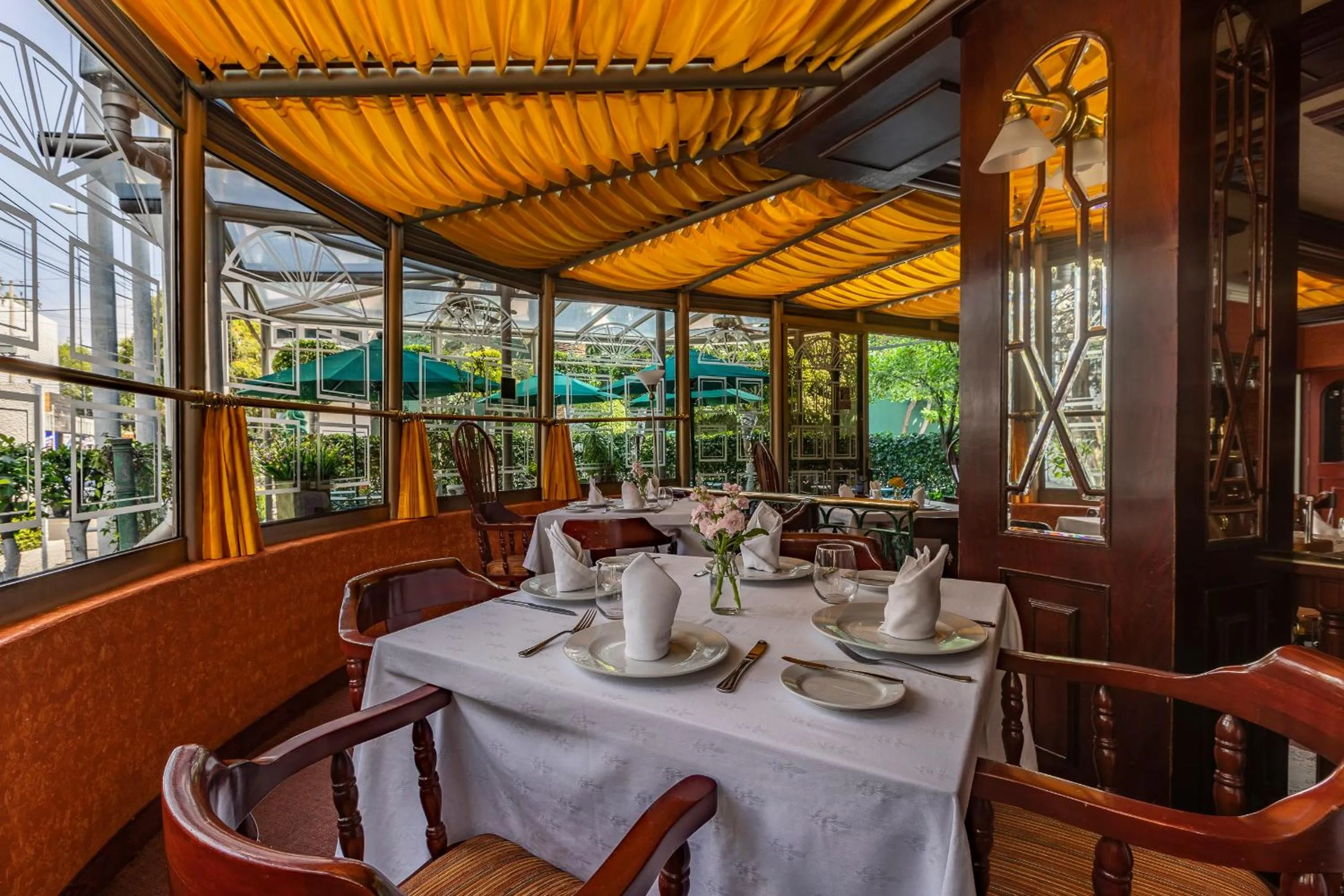 Food and drinks in Hotel Beverly