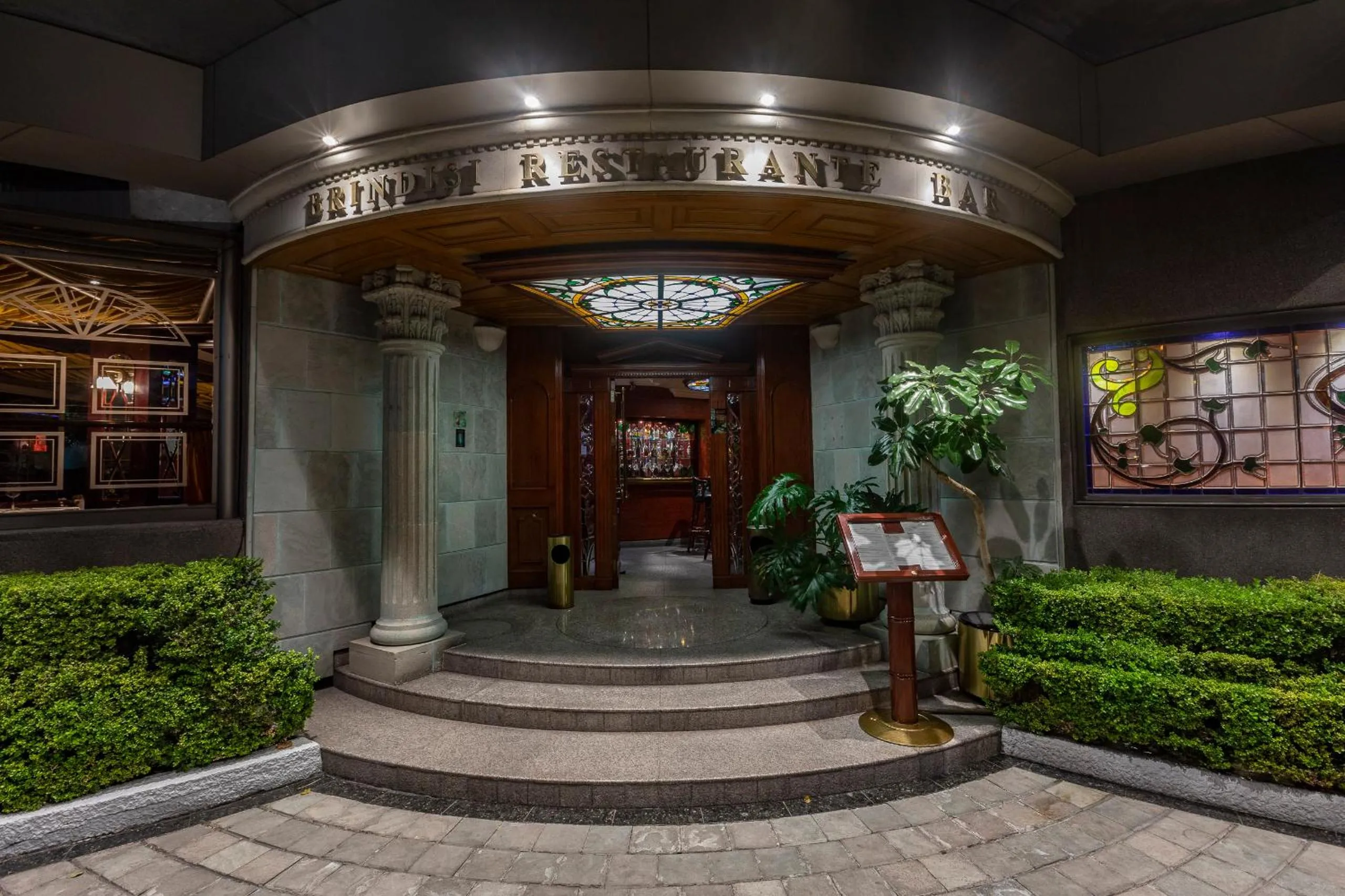 Facade/entrance in Hotel Beverly