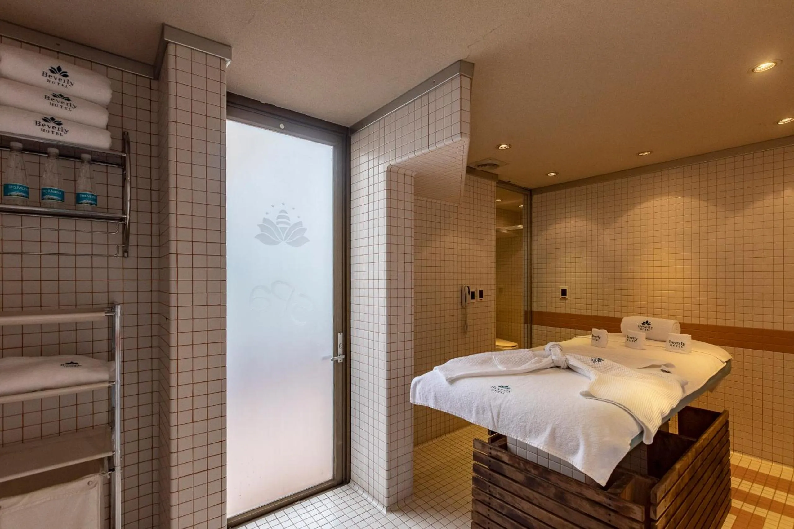 Massage, Bed in Hotel Beverly