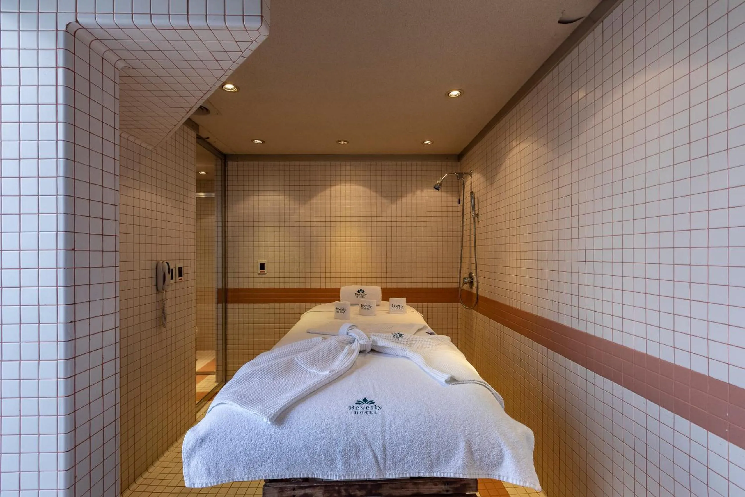 Massage, Bed in Hotel Beverly