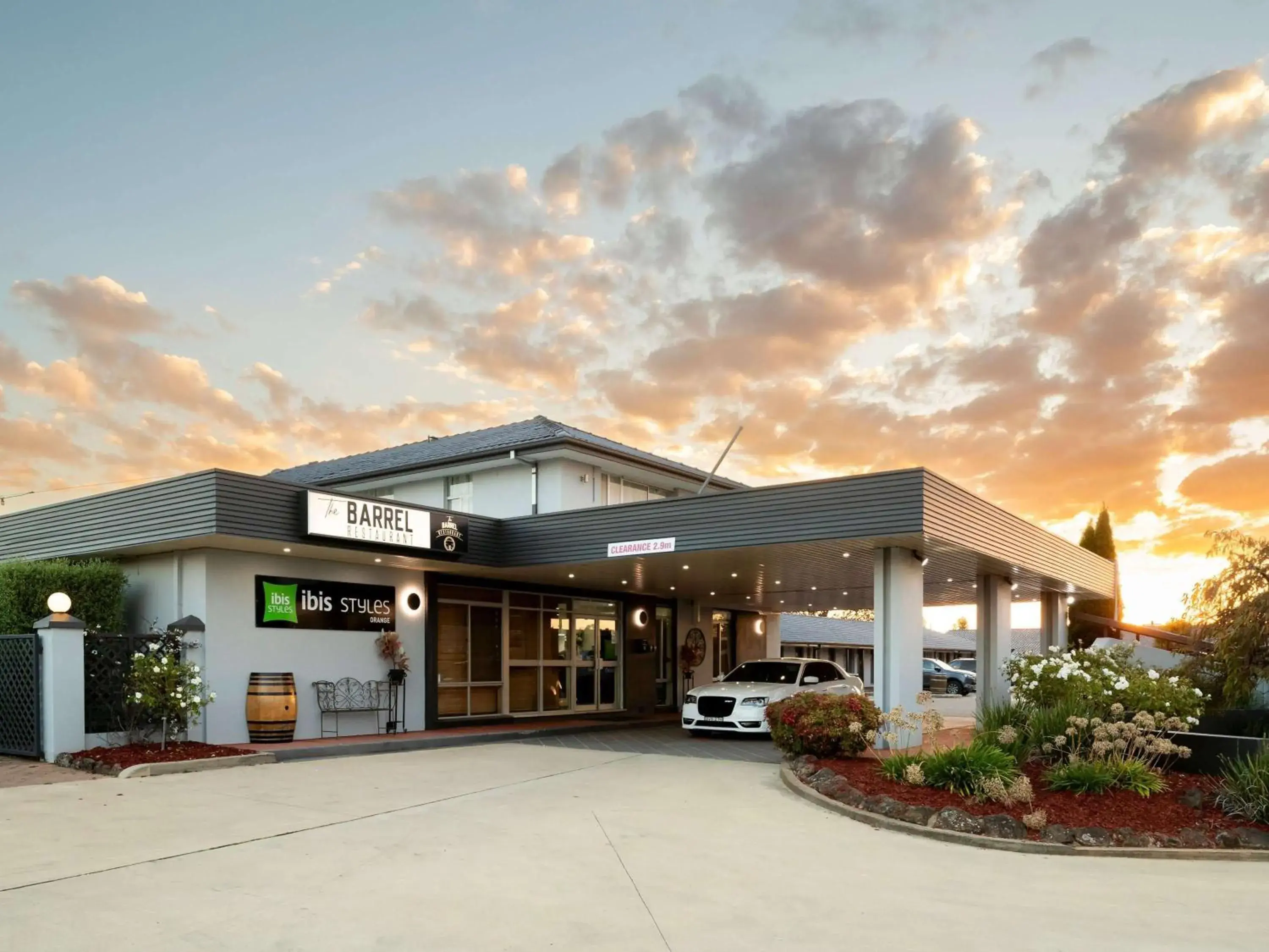 Property building in ibis Styles Orange Property building in ibis Styles Orange