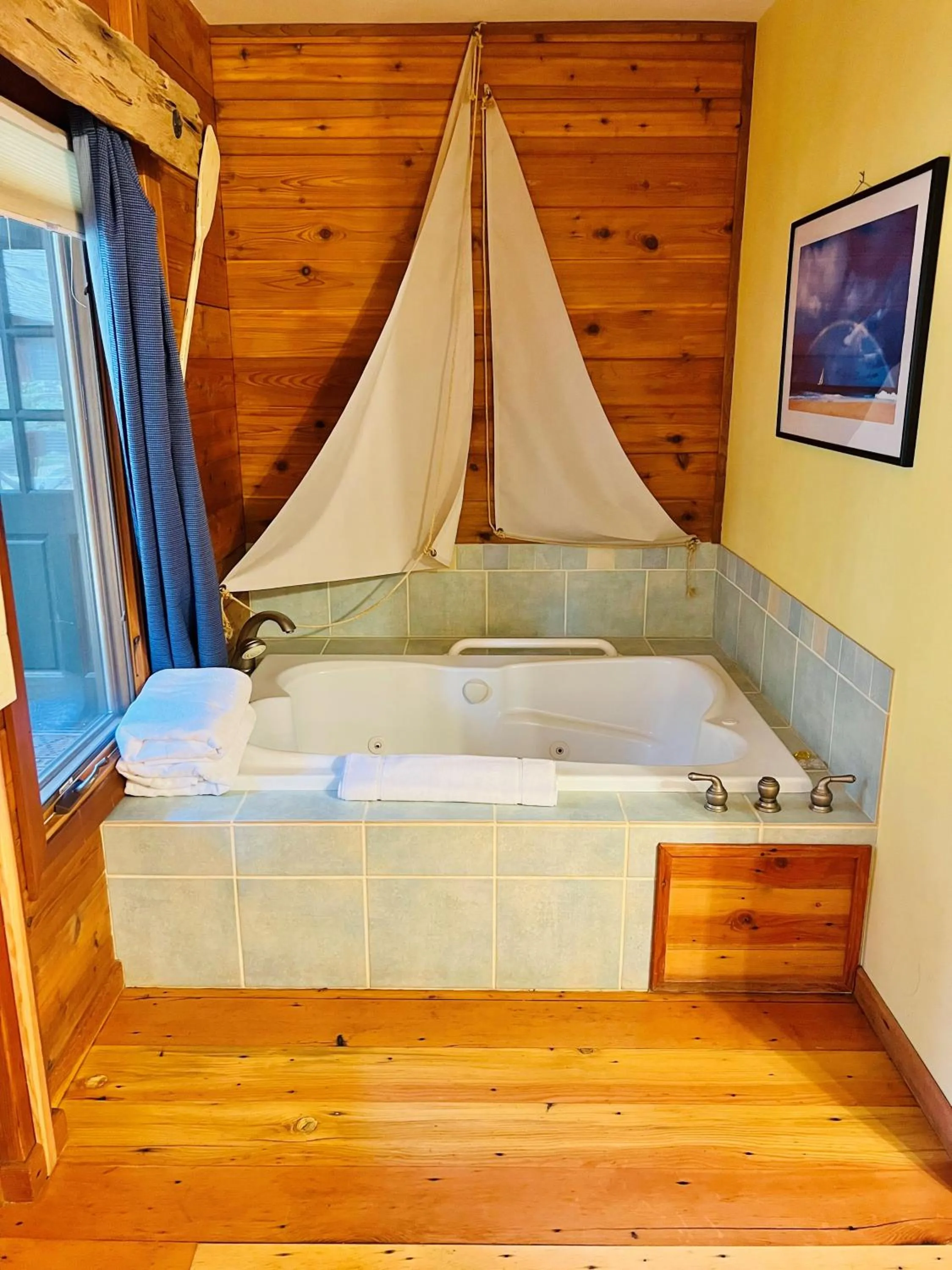 Bath in Cottage Inn At Lake Tahoe